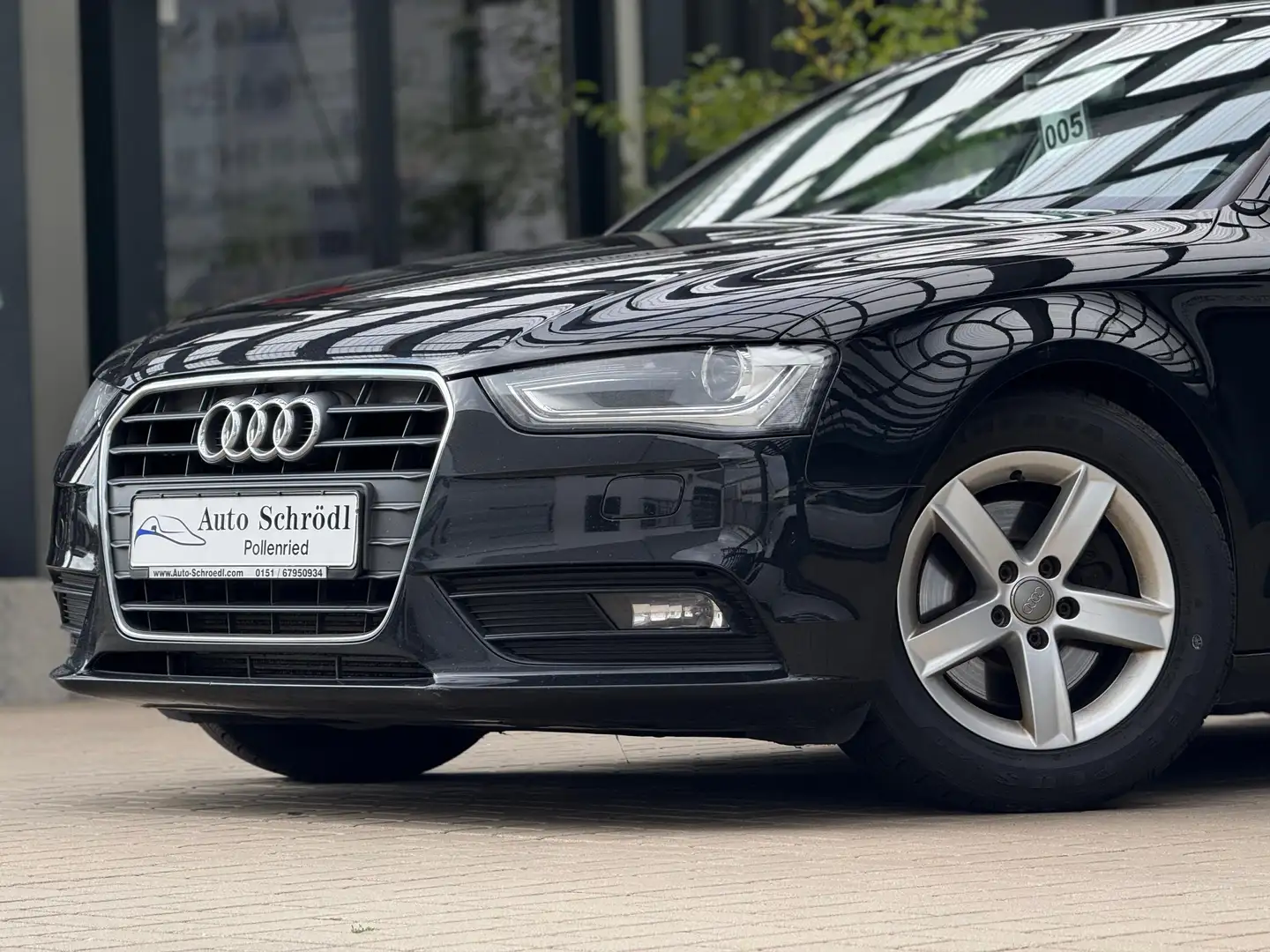 Audi A4 Avant Aut. Ambiente 2.0 TDI, Bi-Xenon, Leder, Navi Чорний - 2
