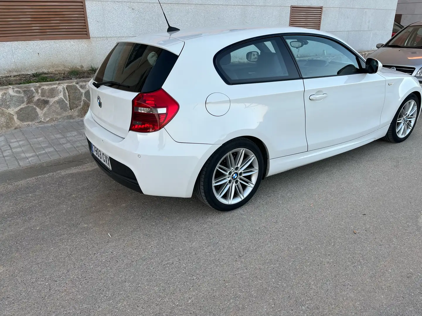 BMW 118 118d Coupé bijela - 1