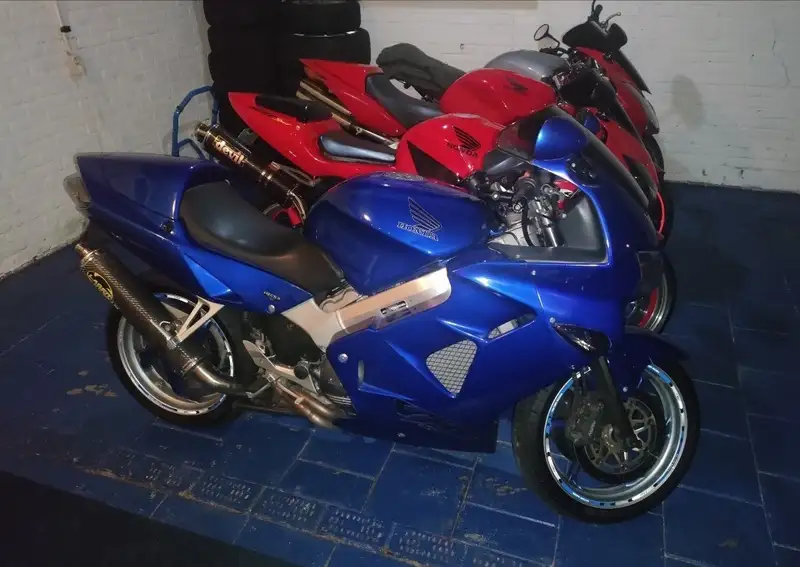 Honda VFR 800 - foto 3