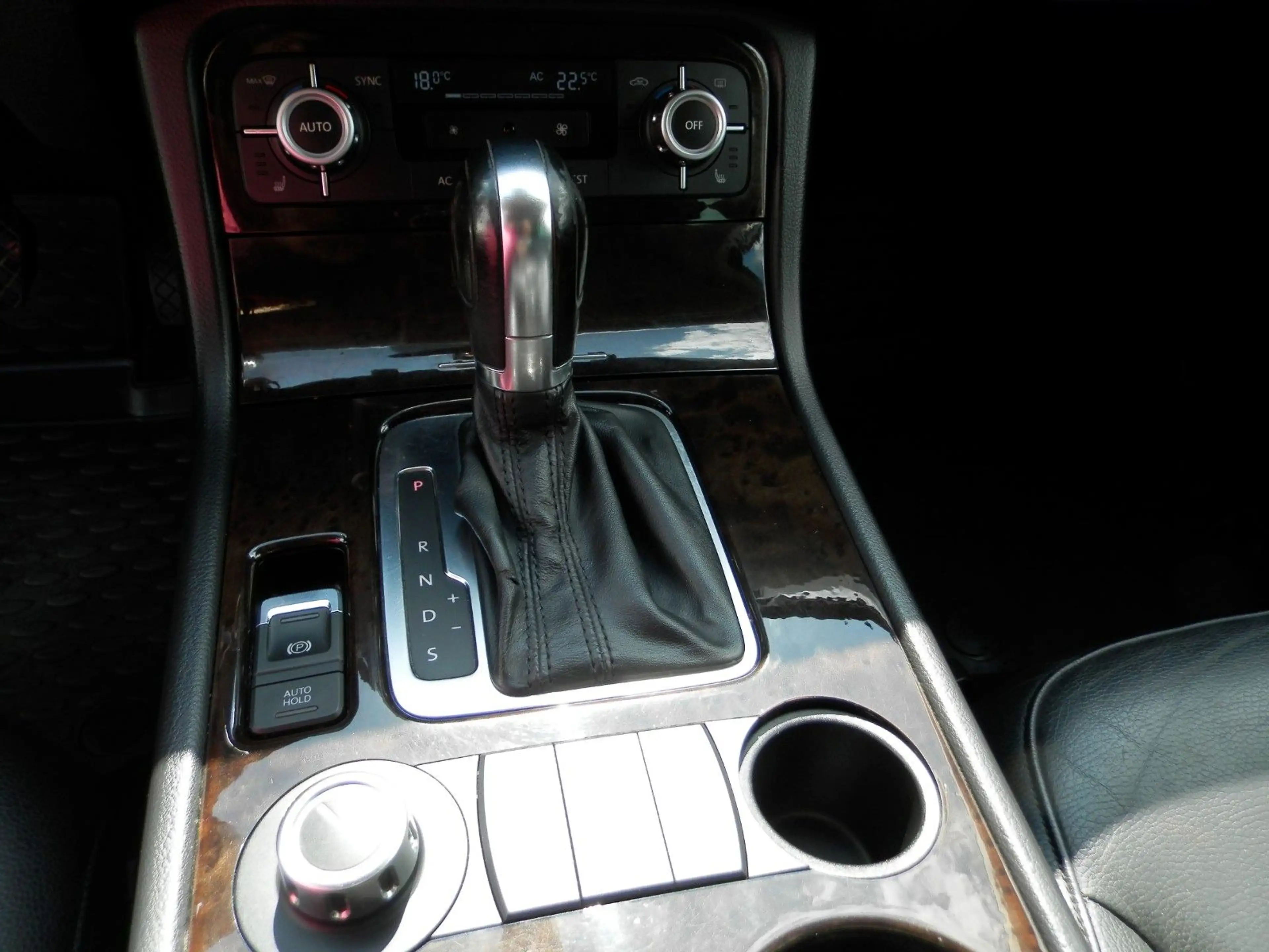Volkswagen Touareg V6 TDI BMT"Bi-Xenon"Kamera"LED" — photo 12