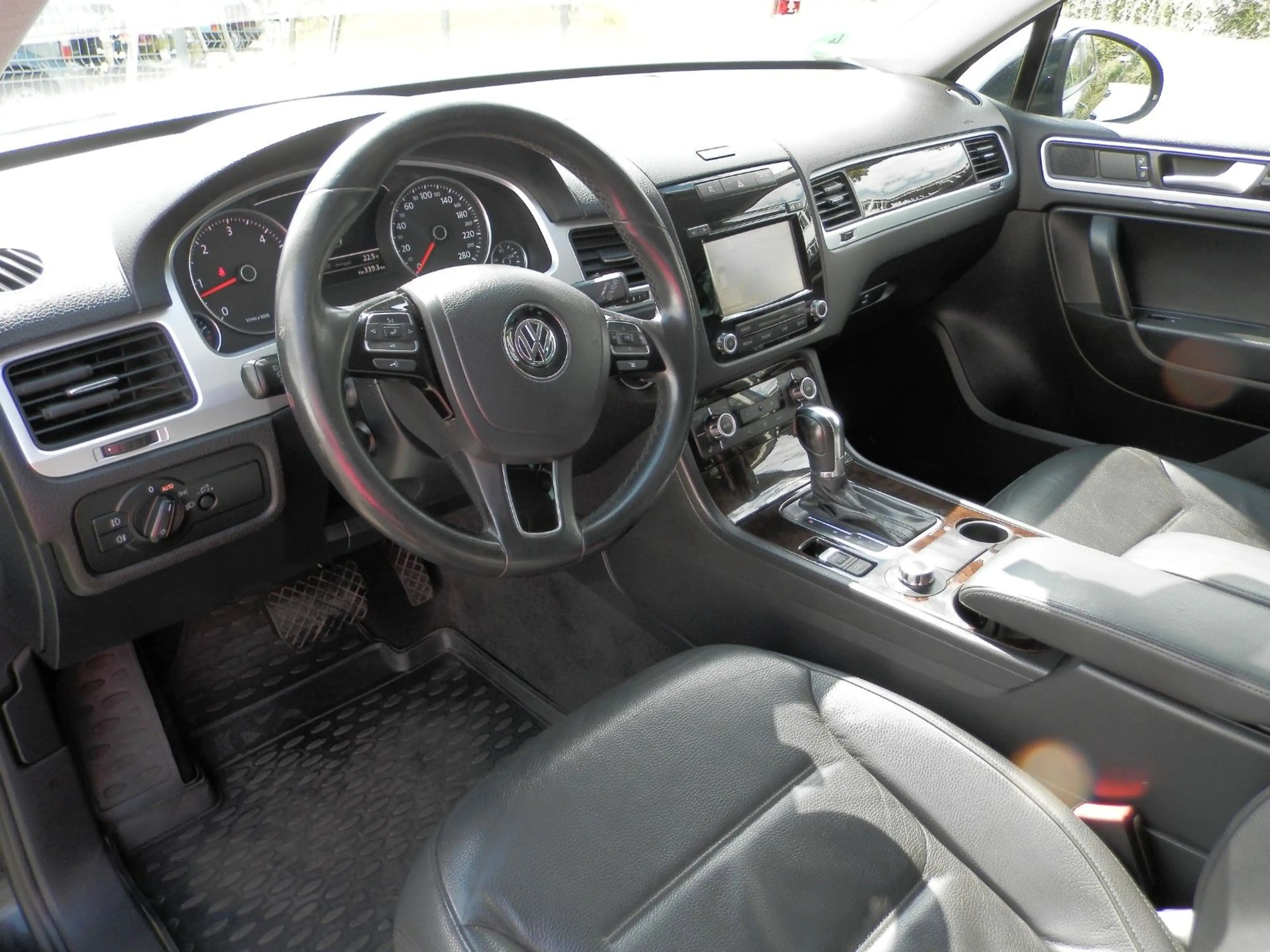 Volkswagen Touareg V6 TDI BMT"Bi-Xenon"Kamera"LED" — photo 5