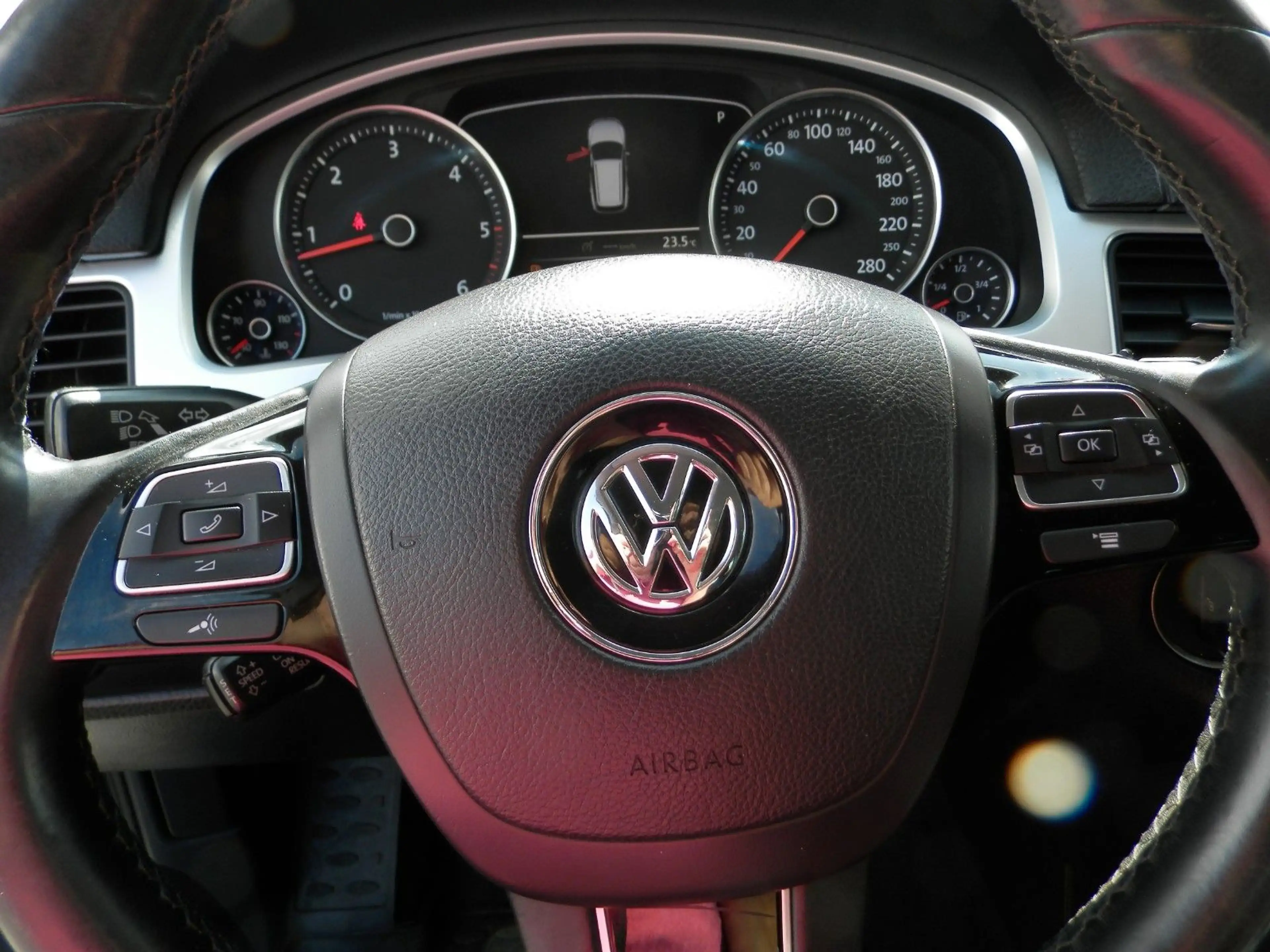 Volkswagen Touareg V6 TDI BMT"Bi-Xenon"Kamera"LED" — photo 14