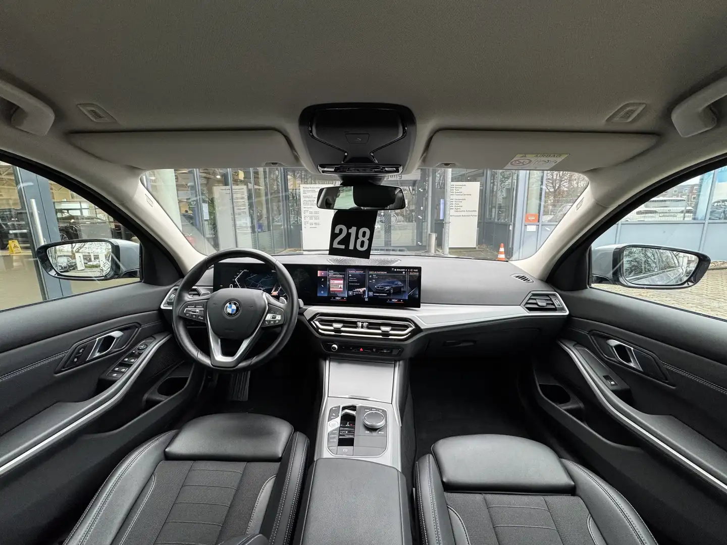 BMW 320 i Limousine Widscreen Facelift Sportsitz SHZ Grau - 2