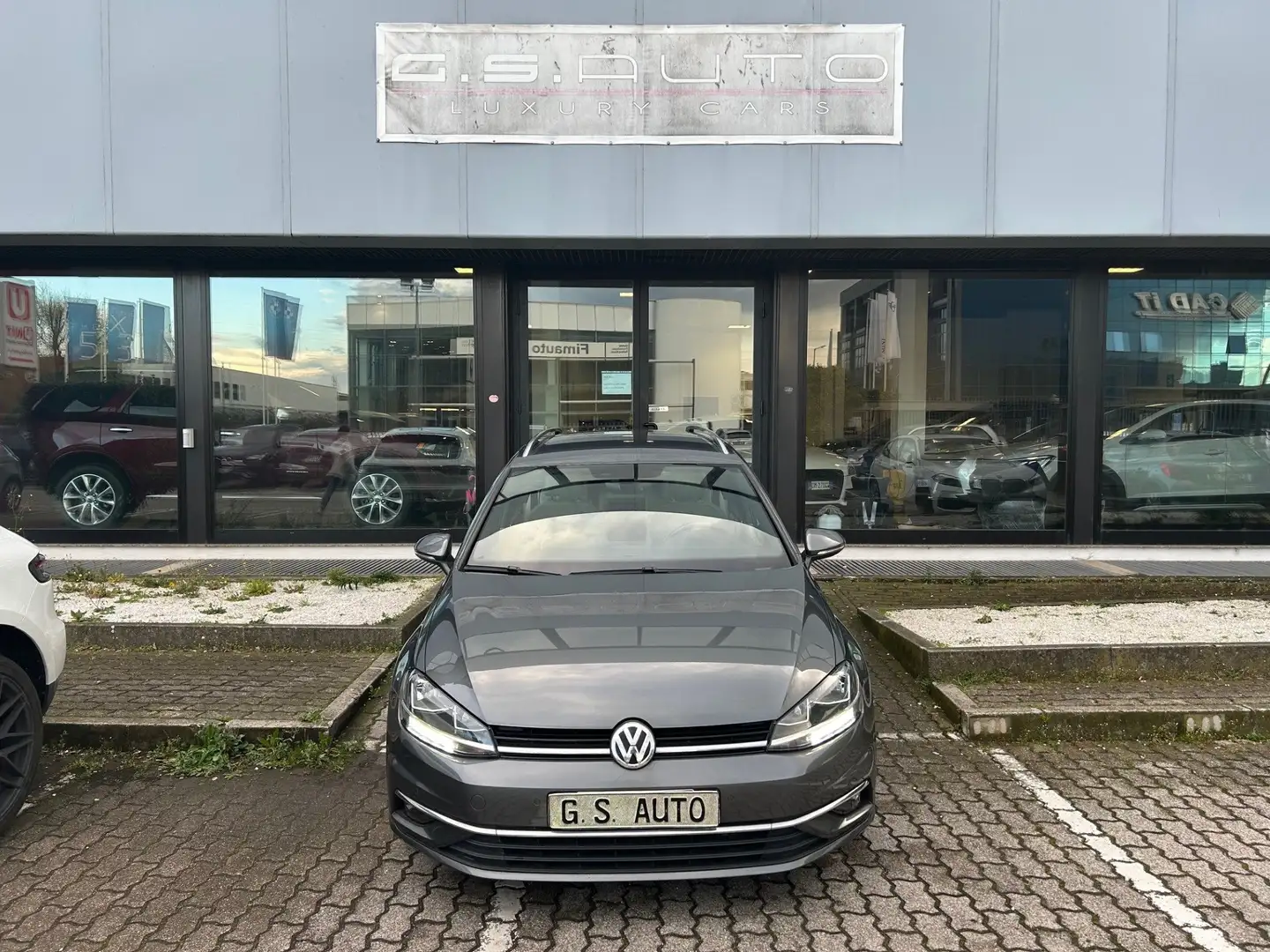 Volkswagen Golf Variant 2.0 tdi Executive 150cv TURBINA KO Grigio - 2
