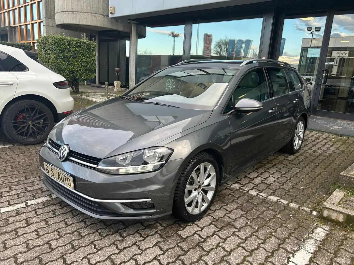 Volkswagen Golf Variant 2.0 tdi Executive 150cv TURBINA KO Grigio - 1