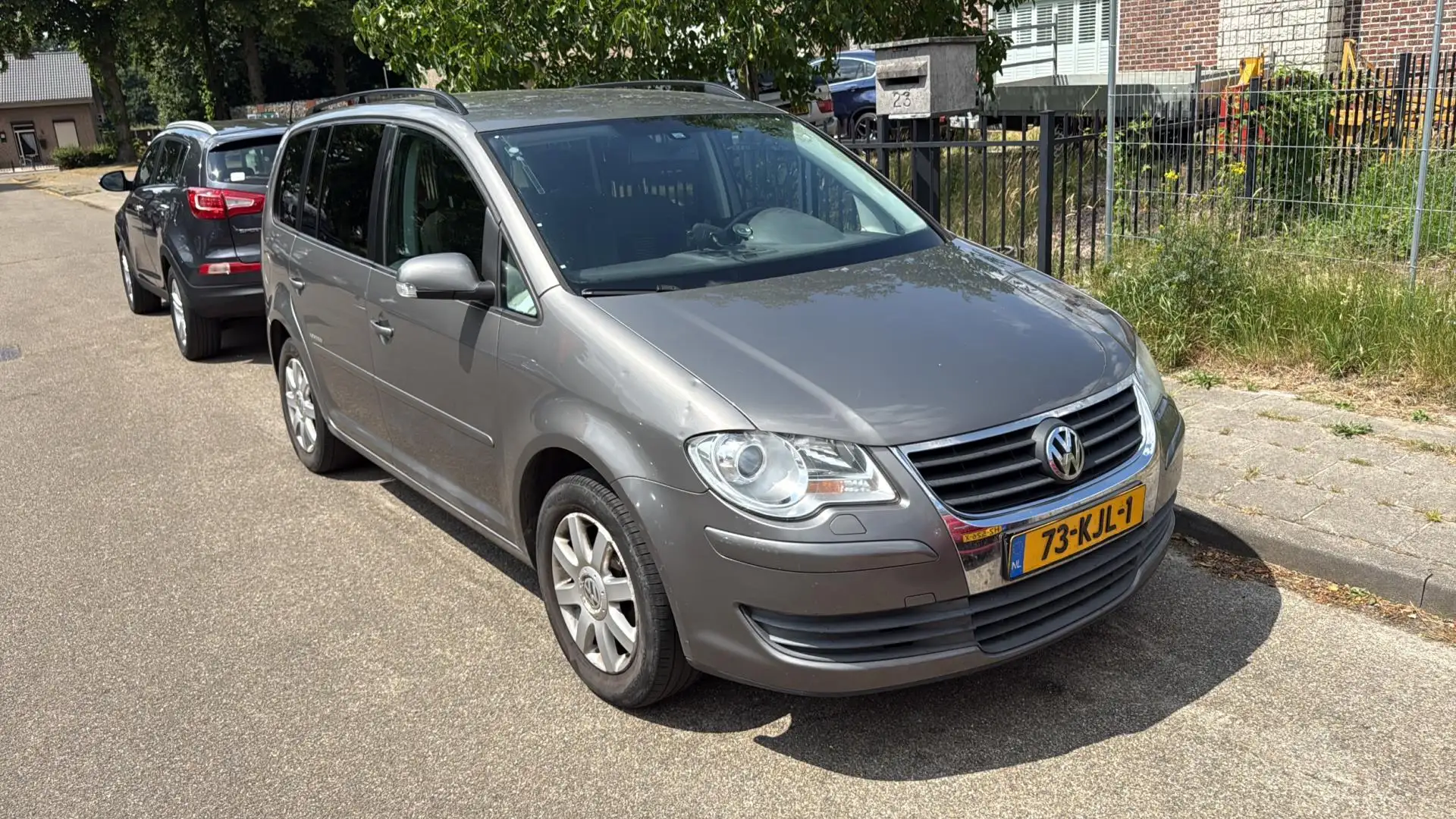 Volkswagen Touran 1.6 Easyline Cruise UNITED EDITION 7 PERSOONS Gris - 2