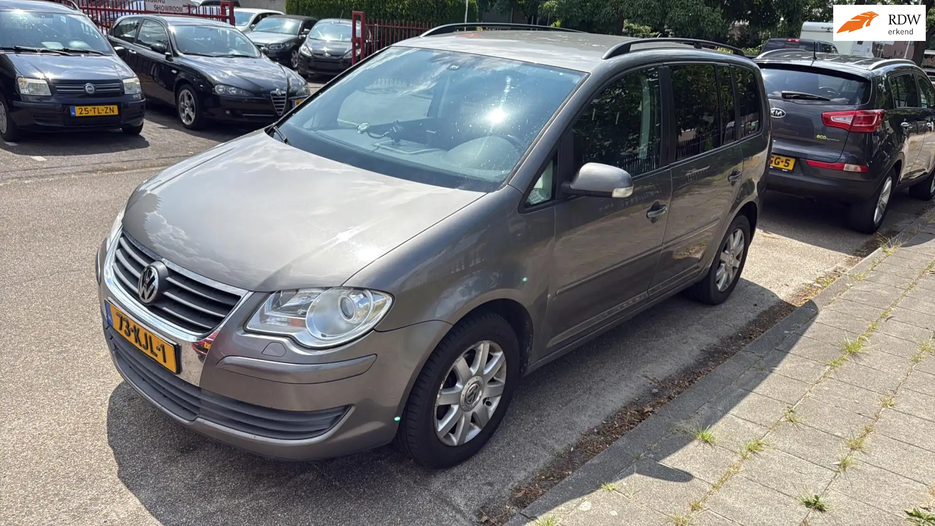 Volkswagen Touran 1.6 Easyline Cruise UNITED EDITION 7 PERSOONS Gris - 1