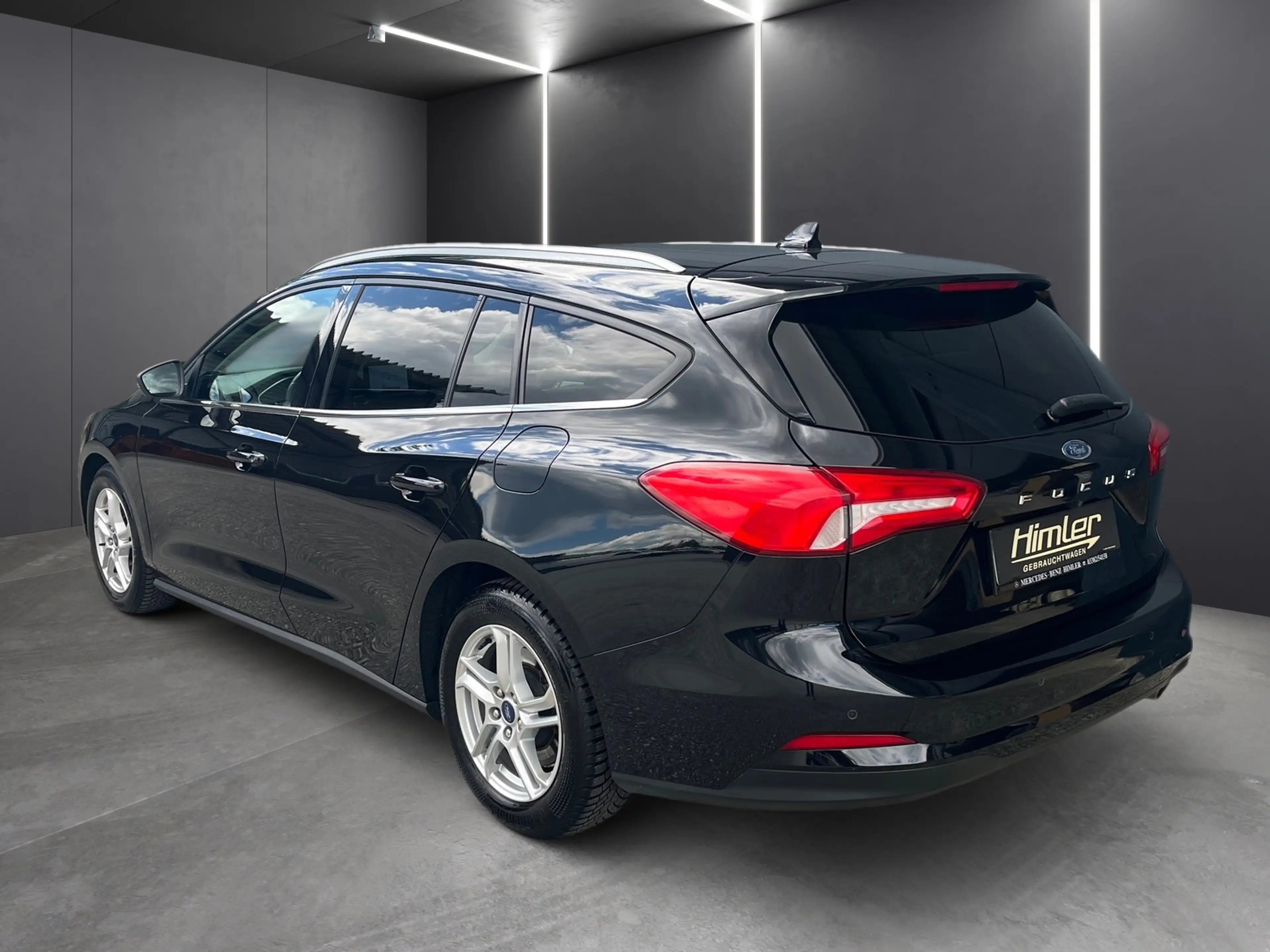 Ford Focus Traveller 1,0 EcoBoost Titanium — photo 2