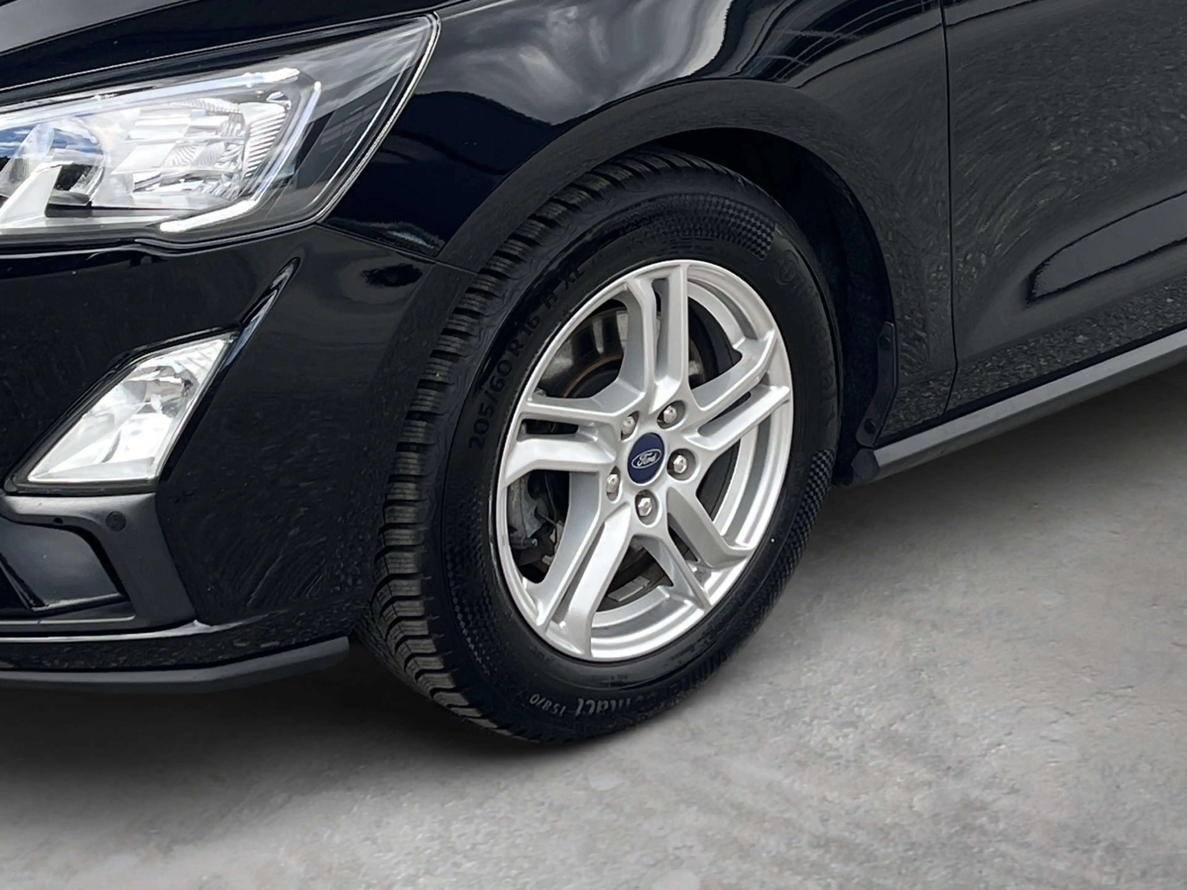Ford Focus Traveller 1,0 EcoBoost Titanium — photo 5