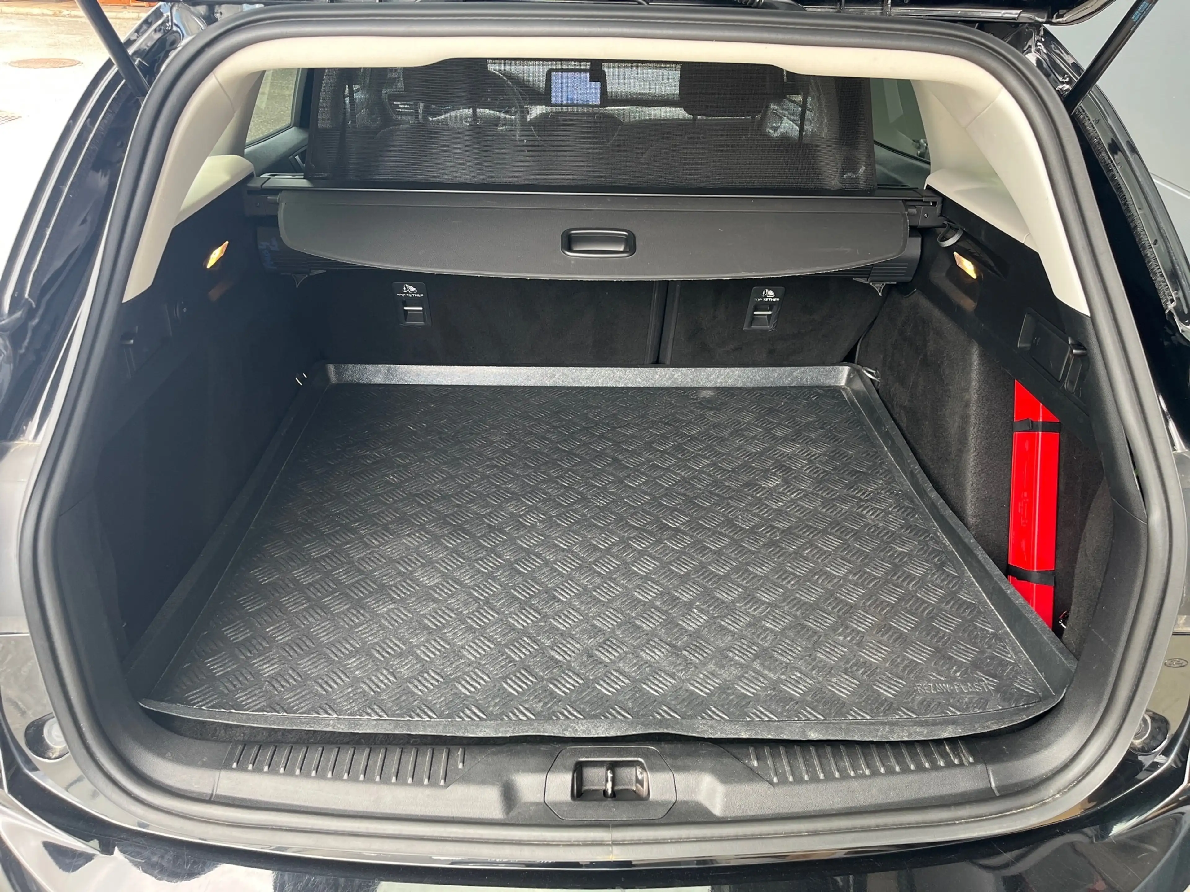 Ford Focus Traveller 1,0 EcoBoost Titanium — photo 7