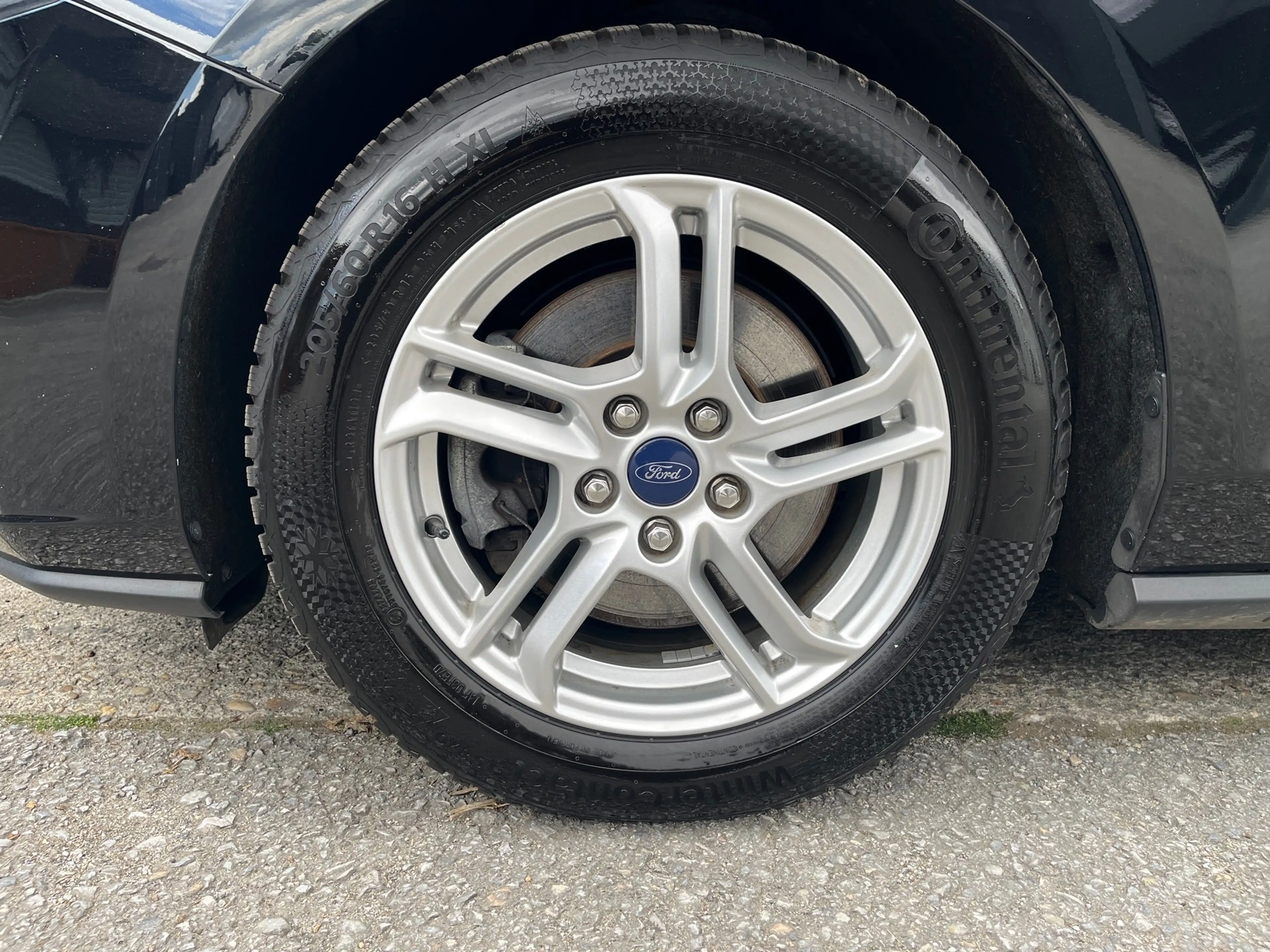 Ford Focus Traveller 1,0 EcoBoost Titanium — photo 6