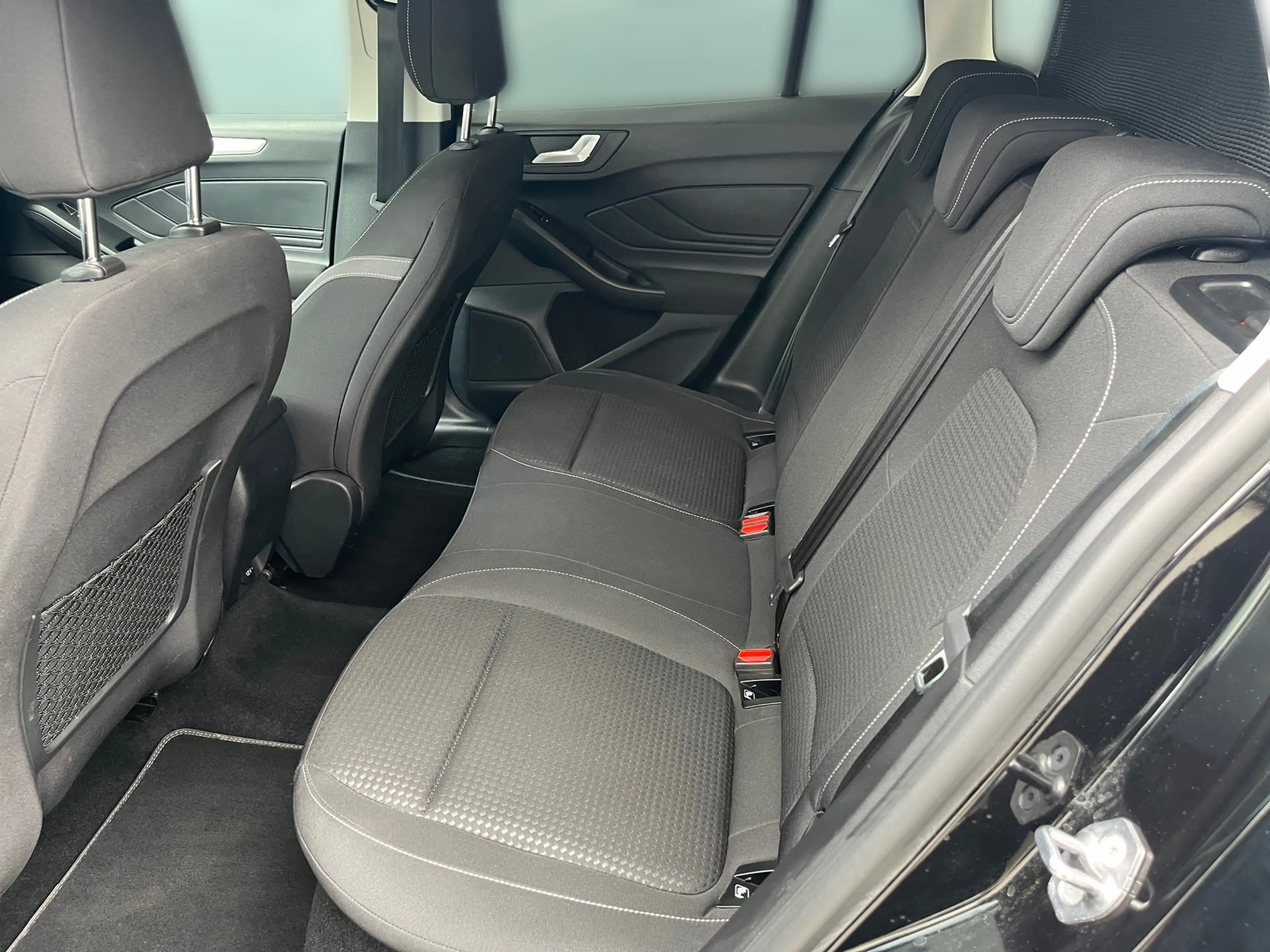 Ford Focus Traveller 1,0 EcoBoost Titanium — photo 13