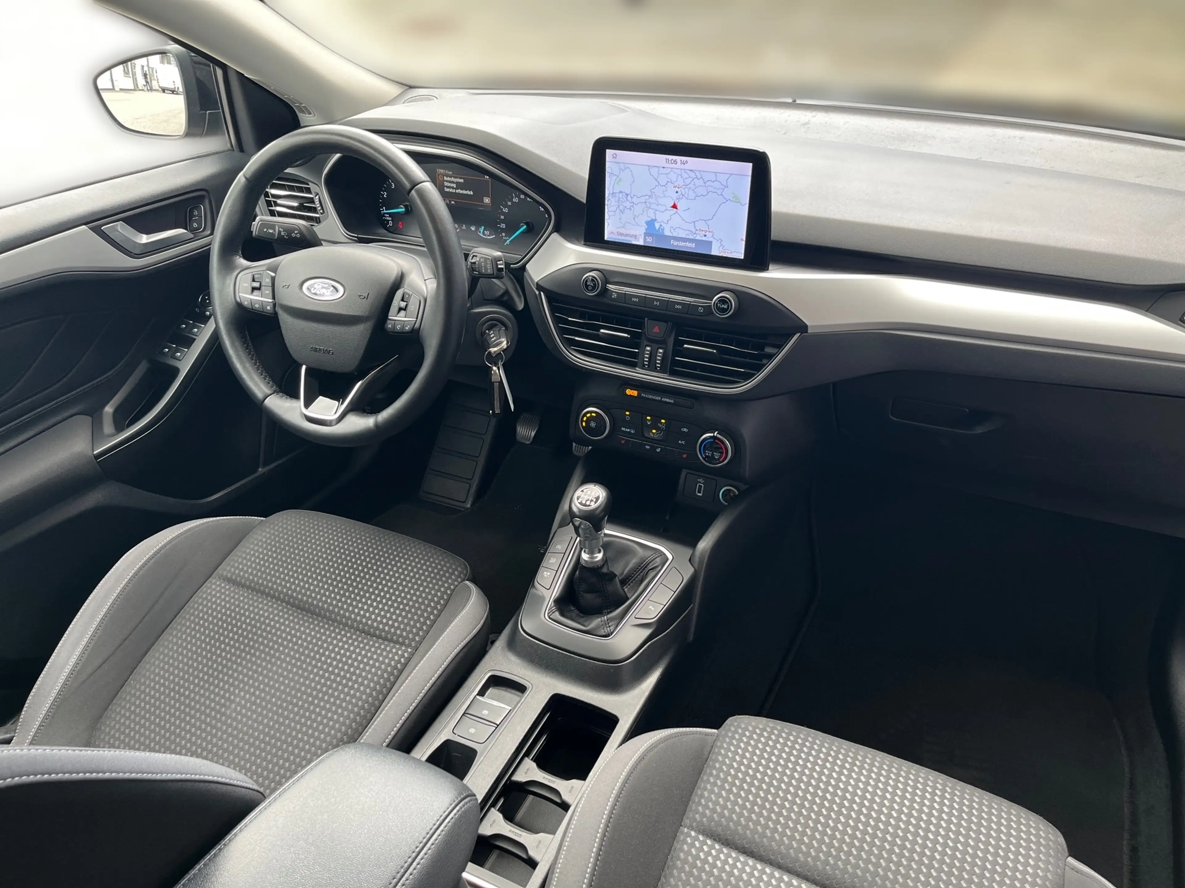 Ford Focus Traveller 1,0 EcoBoost Titanium — photo 14