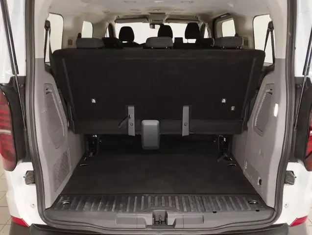 Volkswagen Caravelle view 7