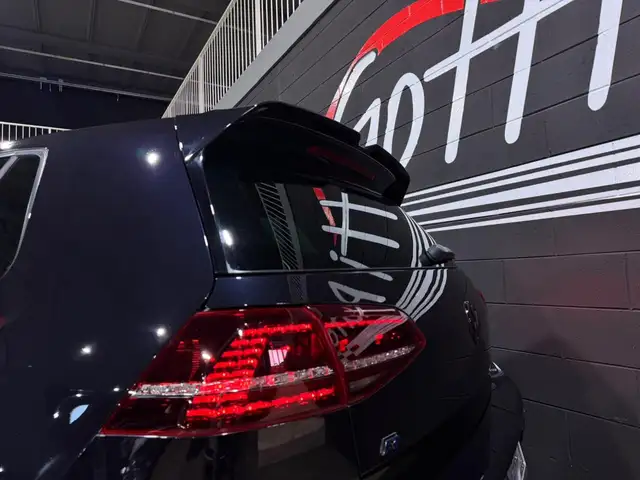 Volkswagen Golf view 8