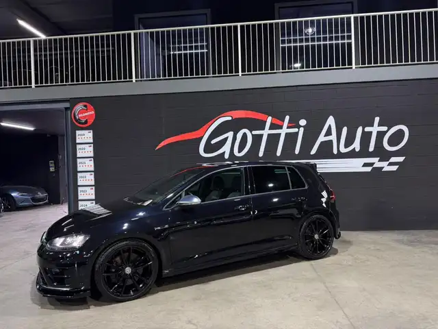 Volkswagen Golf view 2