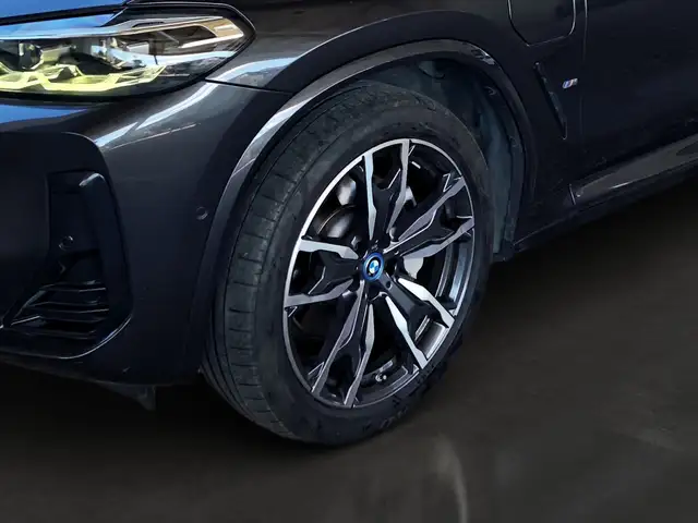 BMW X3 view 11