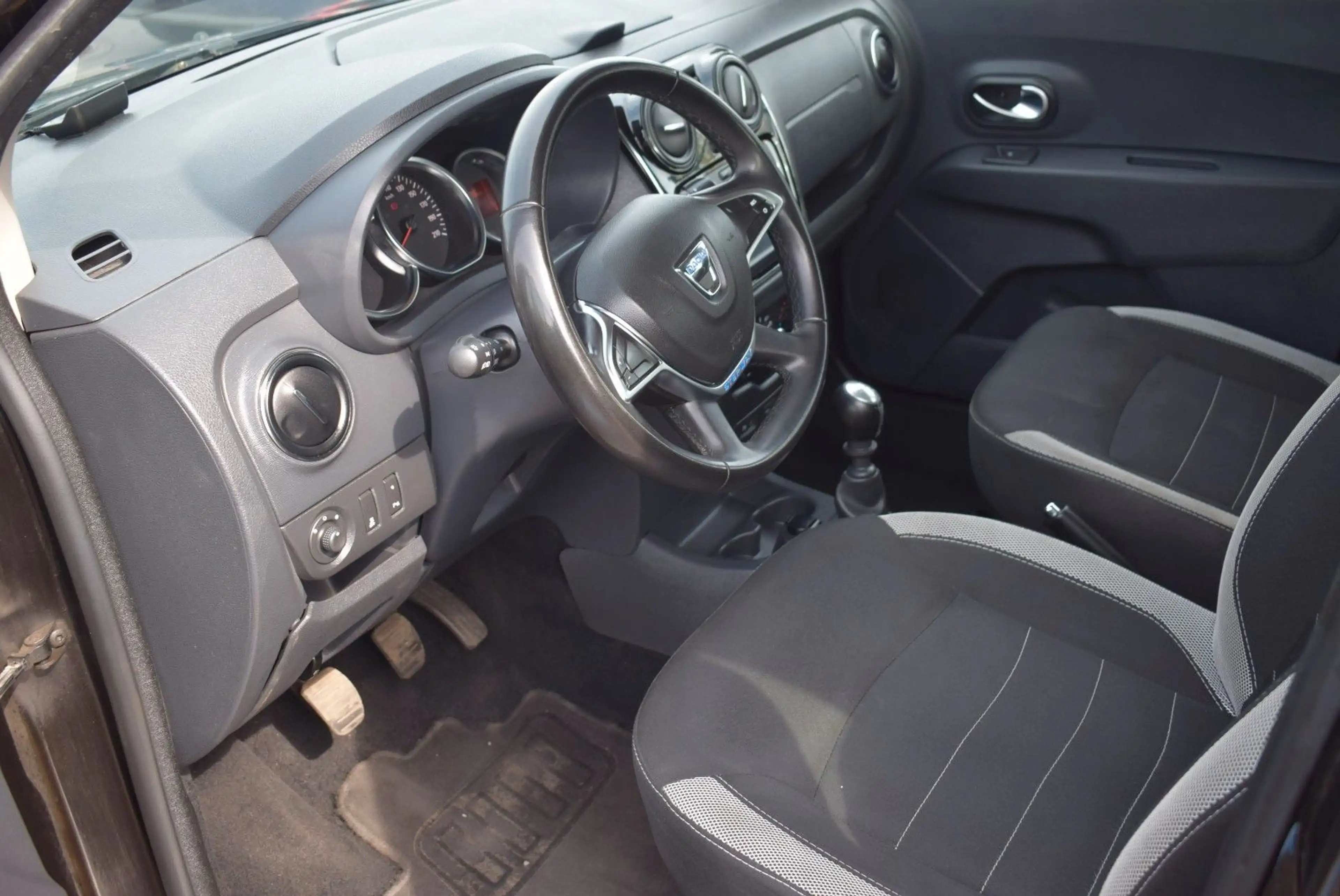 Dacia Lodgy Stepway — photo 11