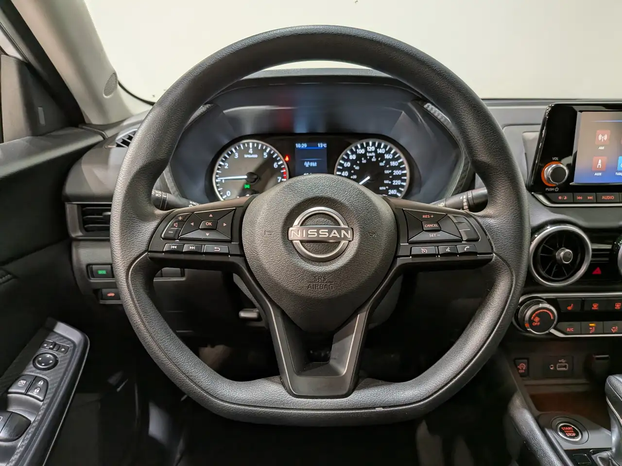 Nissan Sentra снимка Nissan Sentra