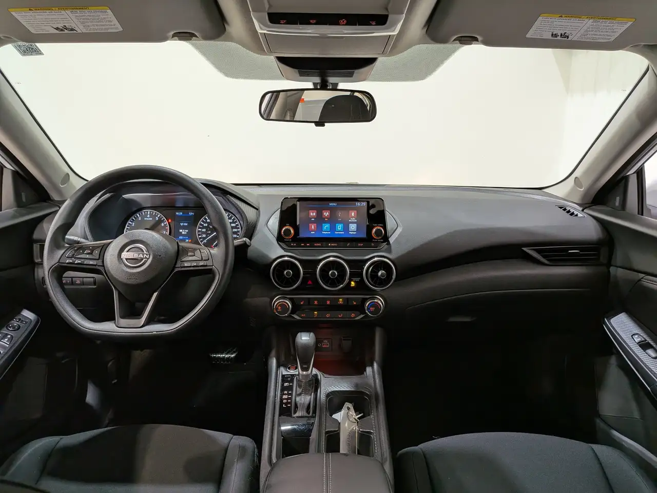 Nissan Sentra снимка Nissan Sentra