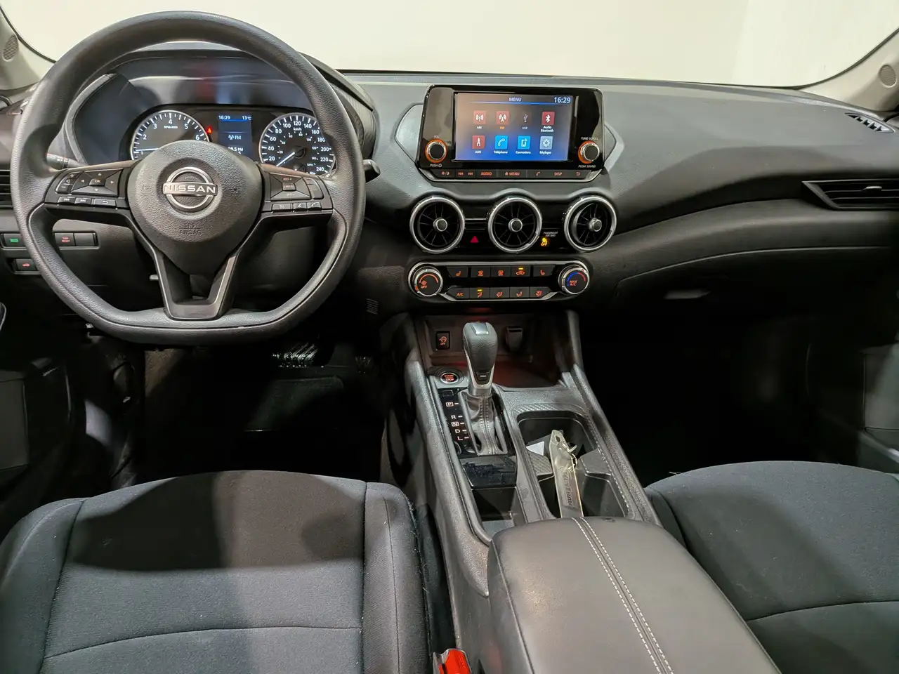 Nissan Sentra снимка Nissan Sentra