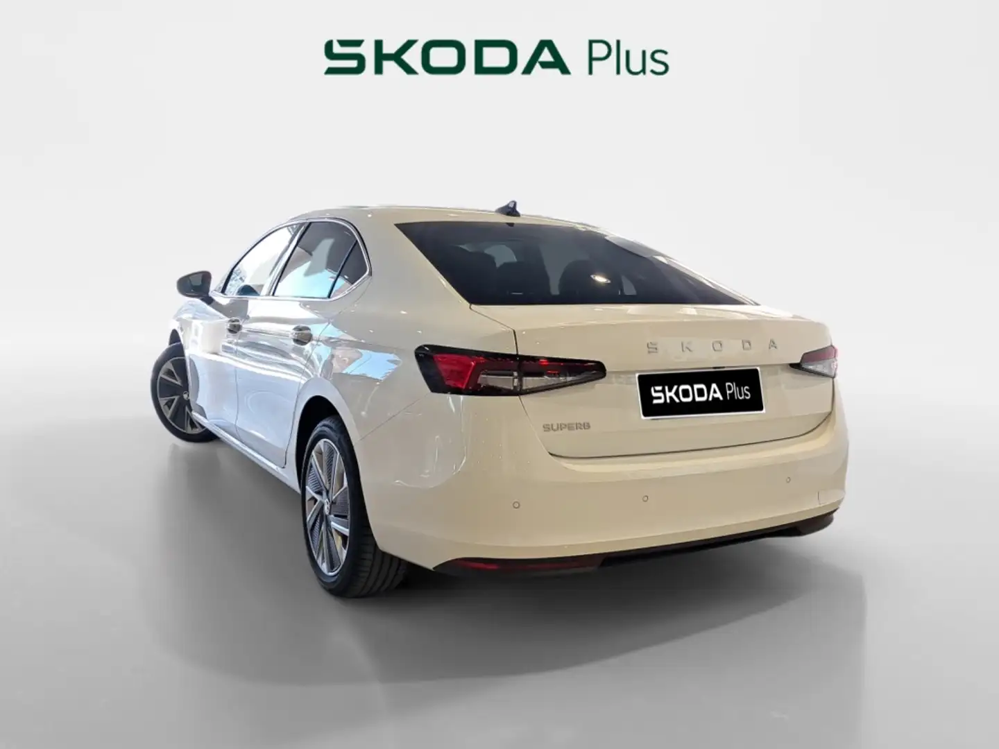 Skoda Superb SELECTION 1,5 TSI M-HEV 110 KW (150 CV) DSG 7 VEL. Bianco - 2