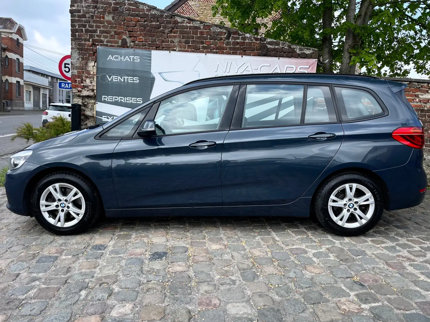 BMW 218 Gran Tourer dAS ** FULL OPTIONS ** Grijs - 2