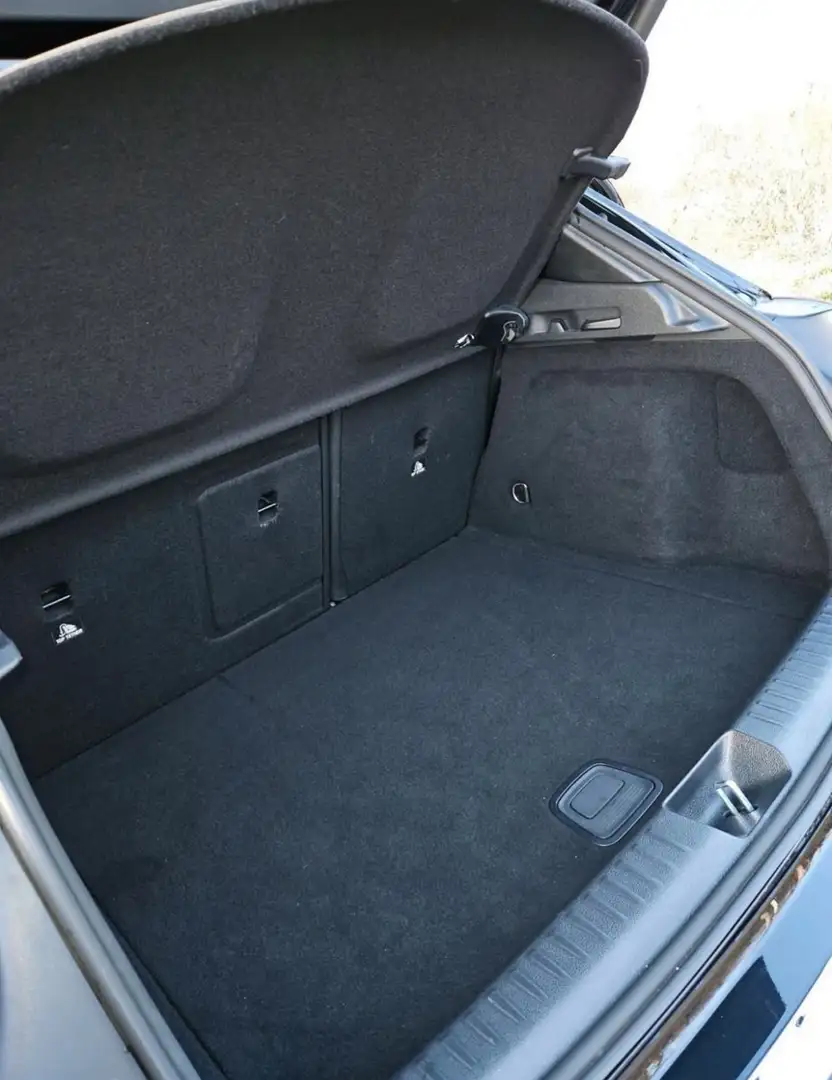 Mercedes-Benz GLA 250 4 MATIC AMG-Line Schwarz - 2