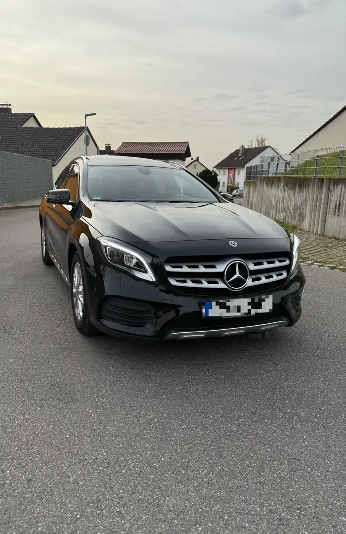 Mercedes-Benz GLA 250 4 MATIC AMG-Line Schwarz - 1
