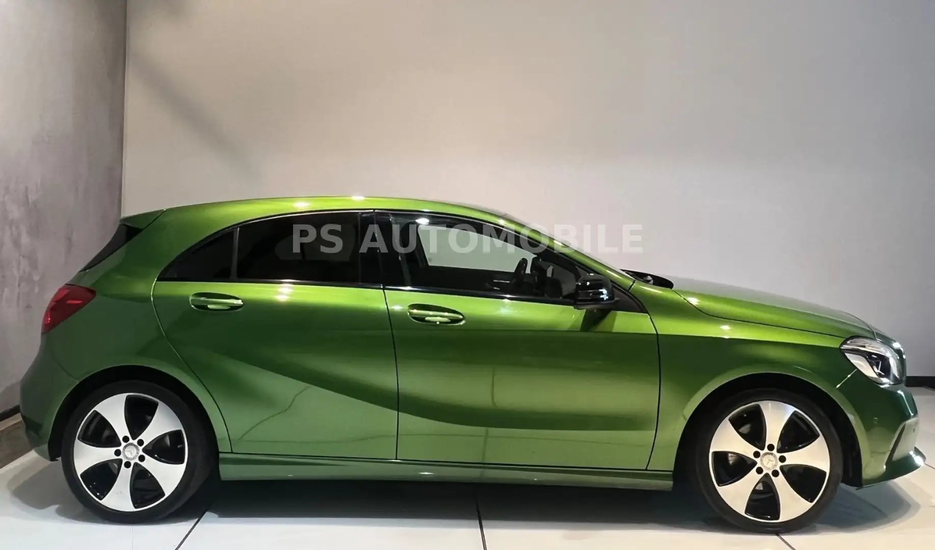 Mercedes-Benz A 200 Urban/LED/RFK/NAVI/KLIMAAUTO/AHK Vert - 2