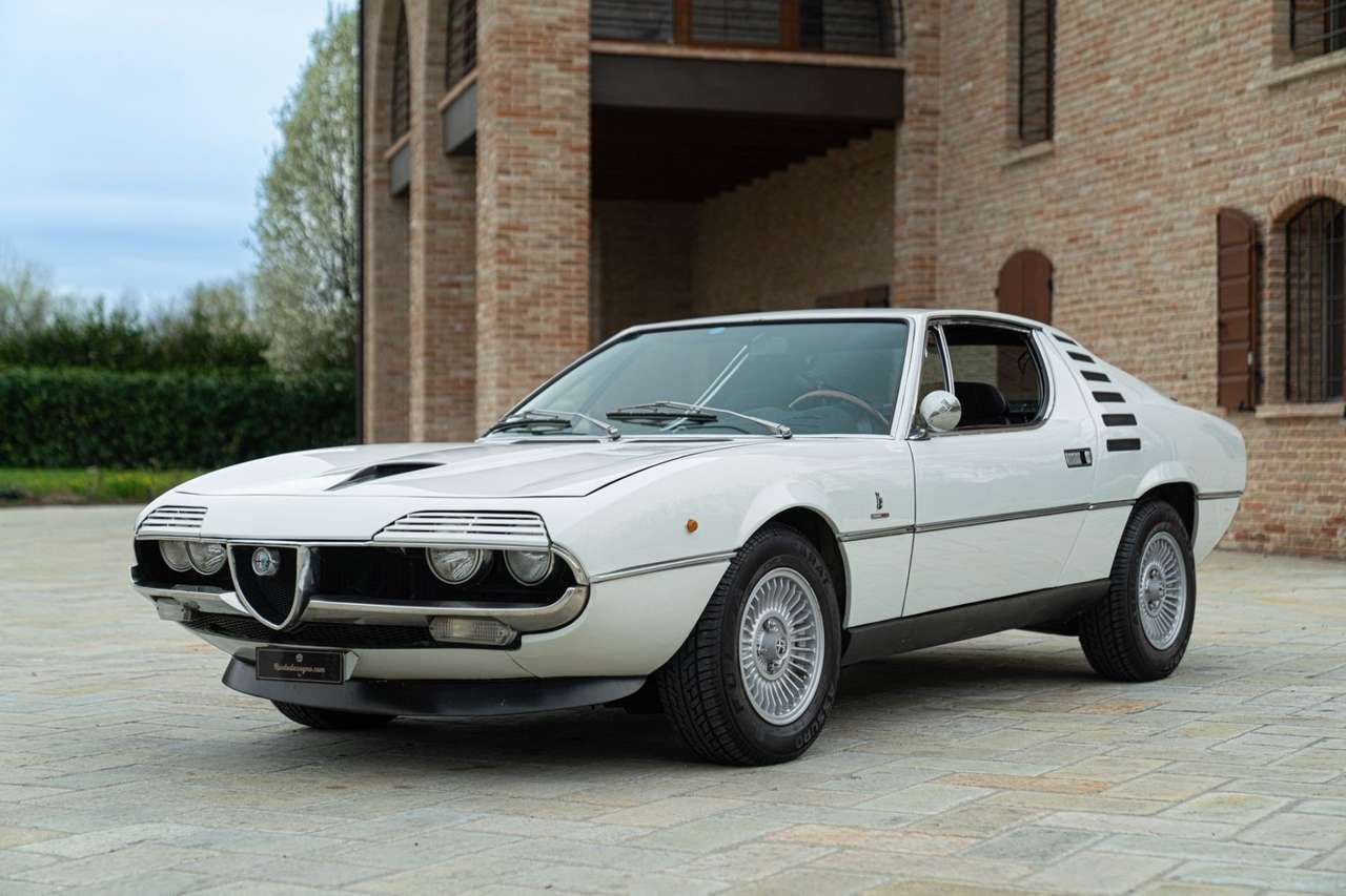 Alfa Romeo Montreal