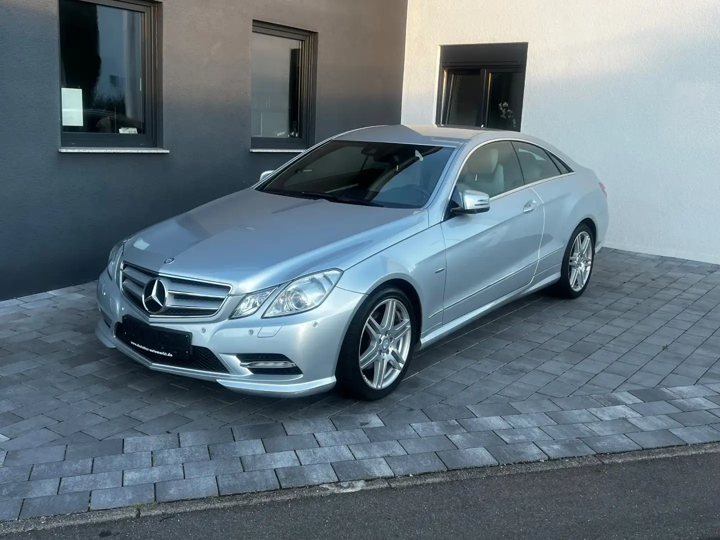 Mercedes-Benz E 350 CDI Coupe/Amg-Paket/1.Hand Silber - 1