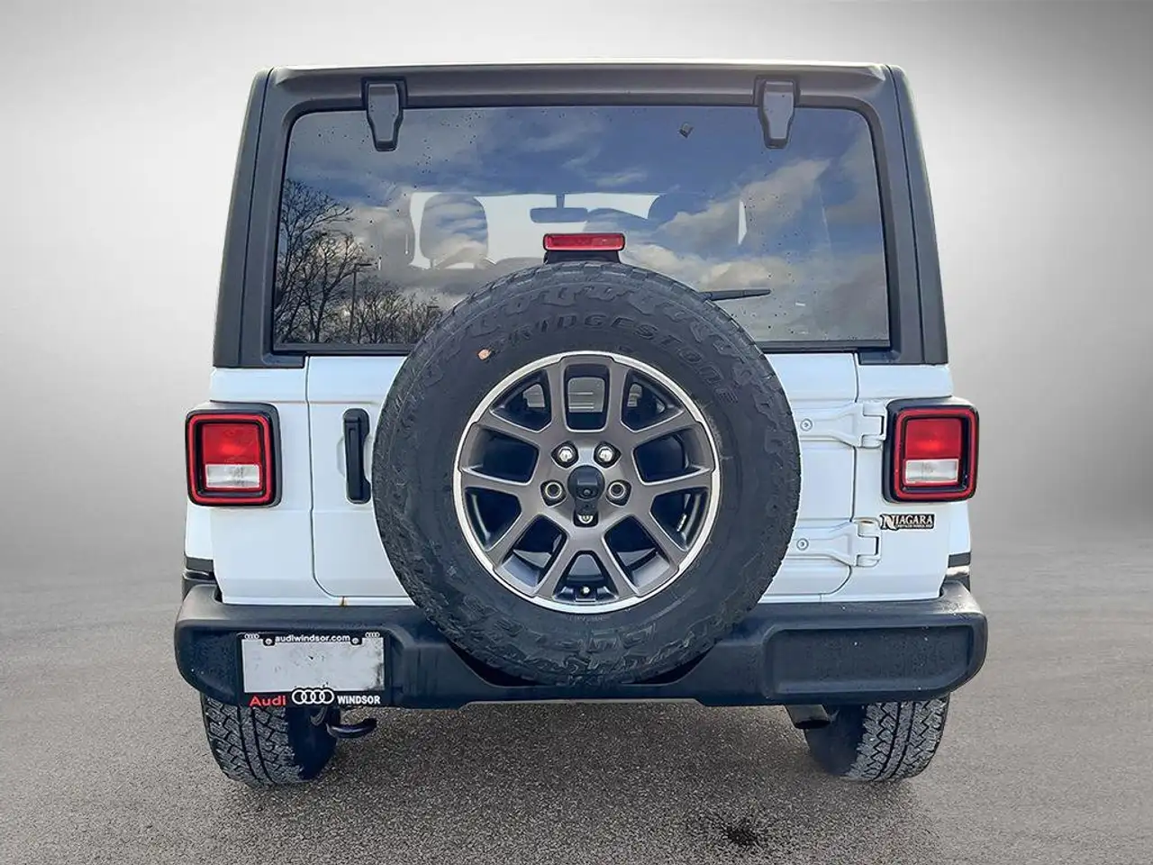 Jeep Wrangler снимка Jeep Wrangler