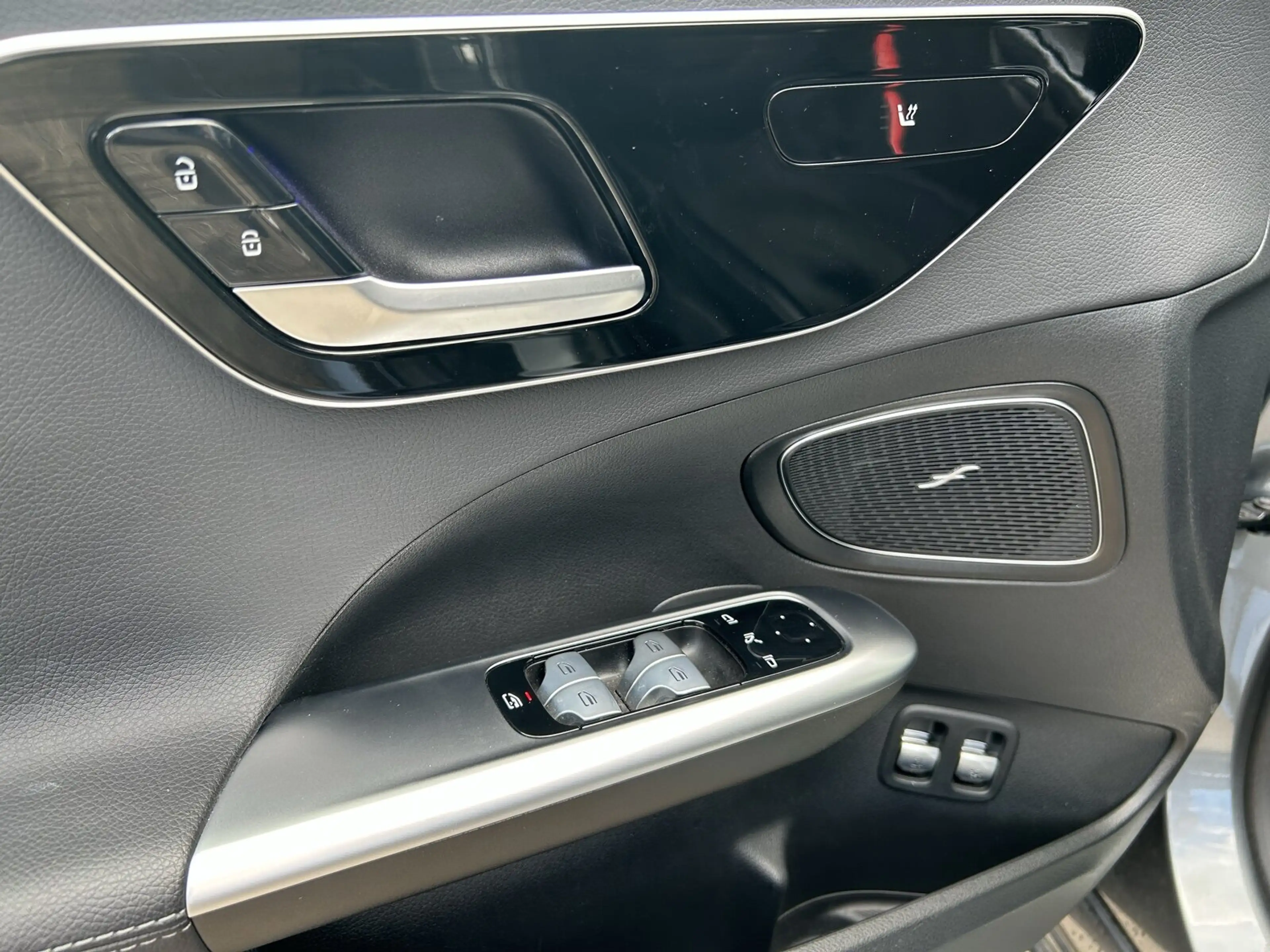 Mercedes-Benz C 300 C 300 e T AMG*NIGHT*AHK*360*DISTR*KEYL*DIGITAL* — photo 15