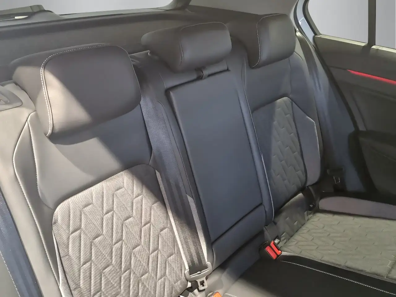 Volkswagen Golf Life mHEV TSI DSG 12