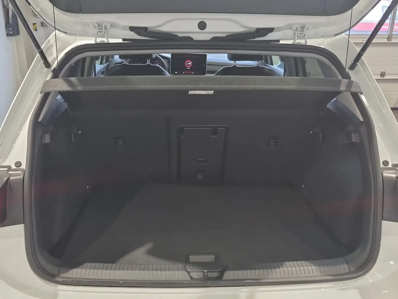 Volkswagen Golf Life mHEV TSI DSG 14