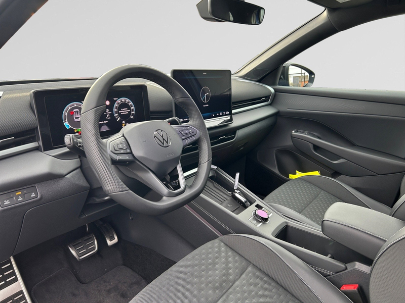Volkswagen T-Roc 1.5 TSI R-Line DSG — photo 8