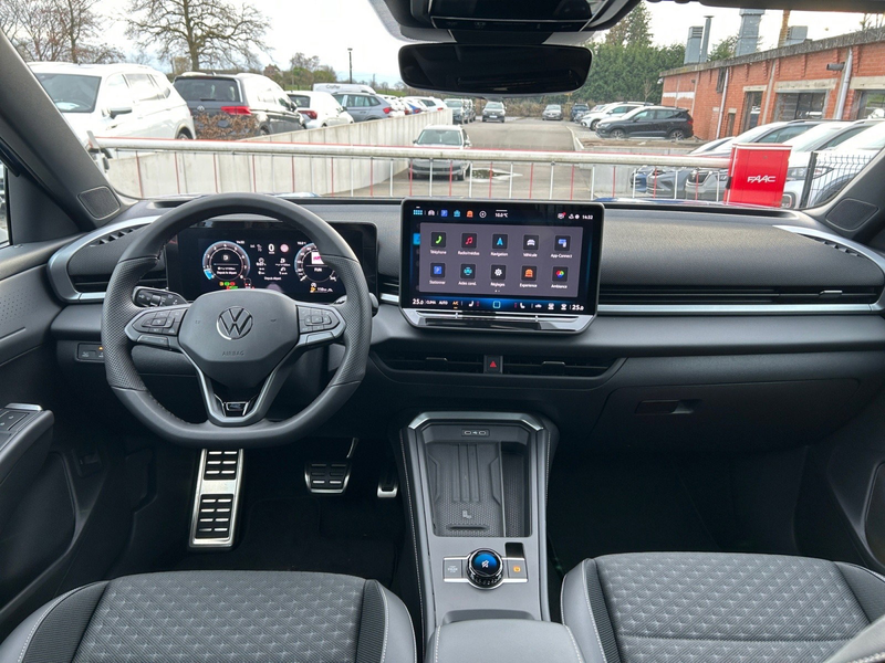 Volkswagen T-Roc 1.5 TSI R-Line DSG — photo 13