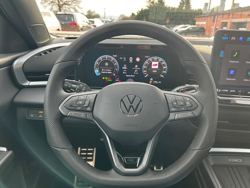 Volkswagen T-Roc 1.5 TSI R-Line DSG — photo 11