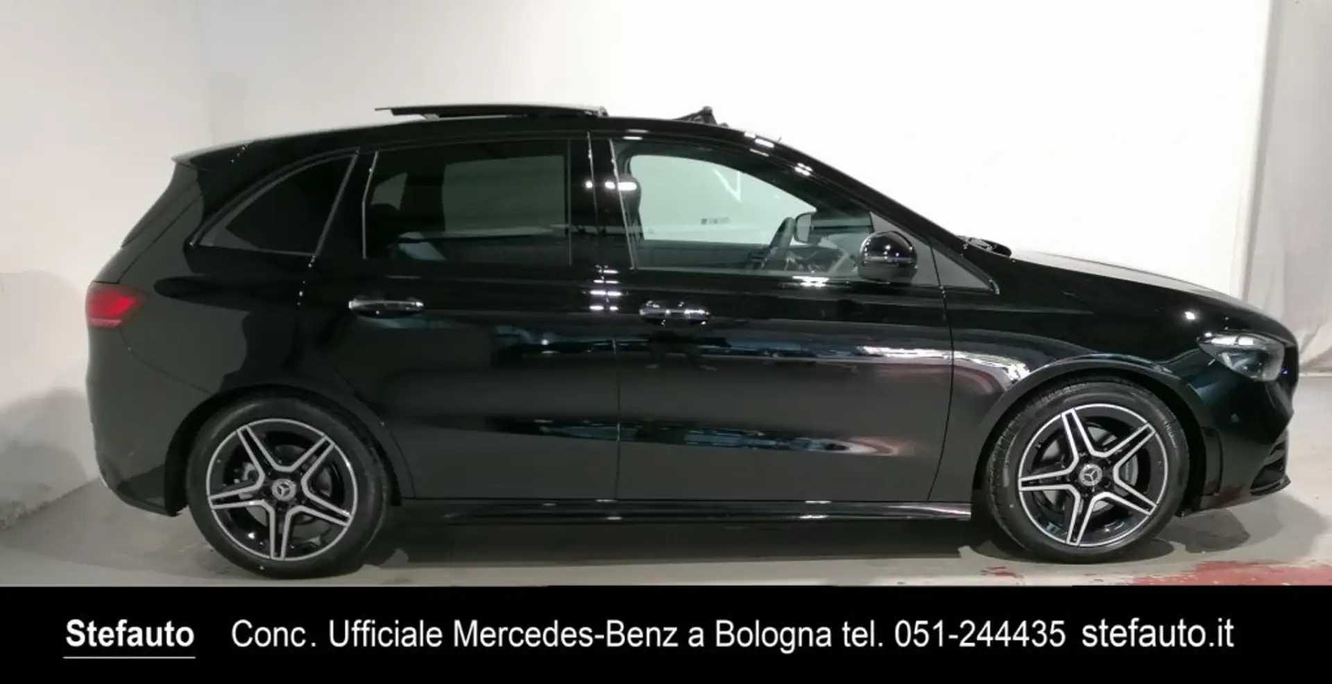 Mercedes-Benz B 180 d Automatic Premium AMG Line Black - 2