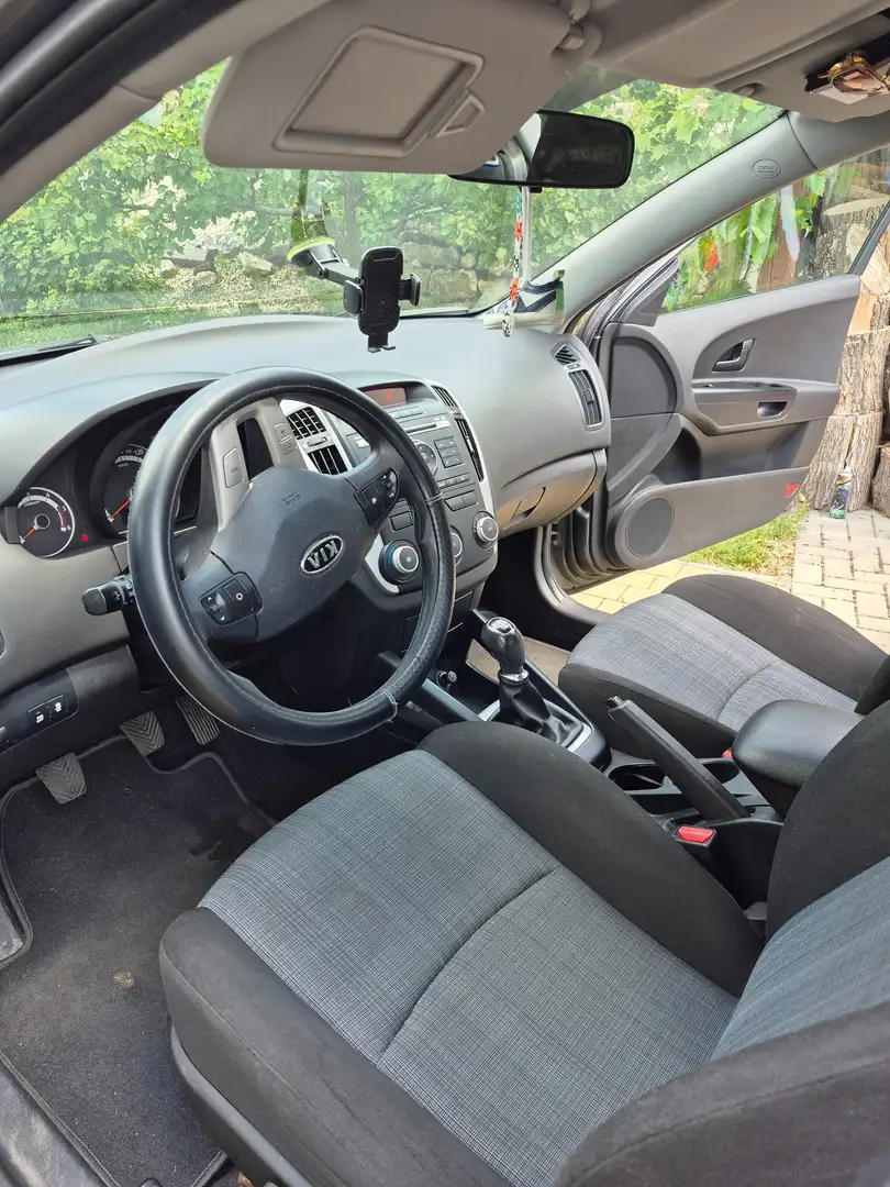 Kia Ceed / cee'd cee'd 1,6 CRDi Active DPF ISG Active Gris - 2