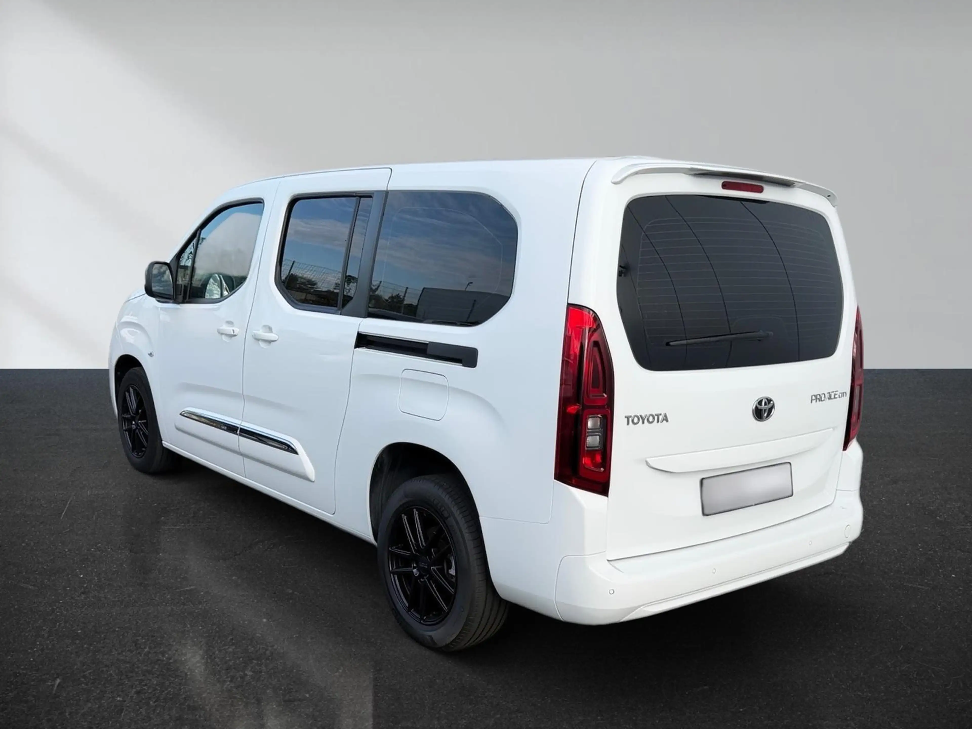 Toyota Proace City Verso 1.2 L2 Team D 7 Sitzer APP Connect PDC AH... — photo 2