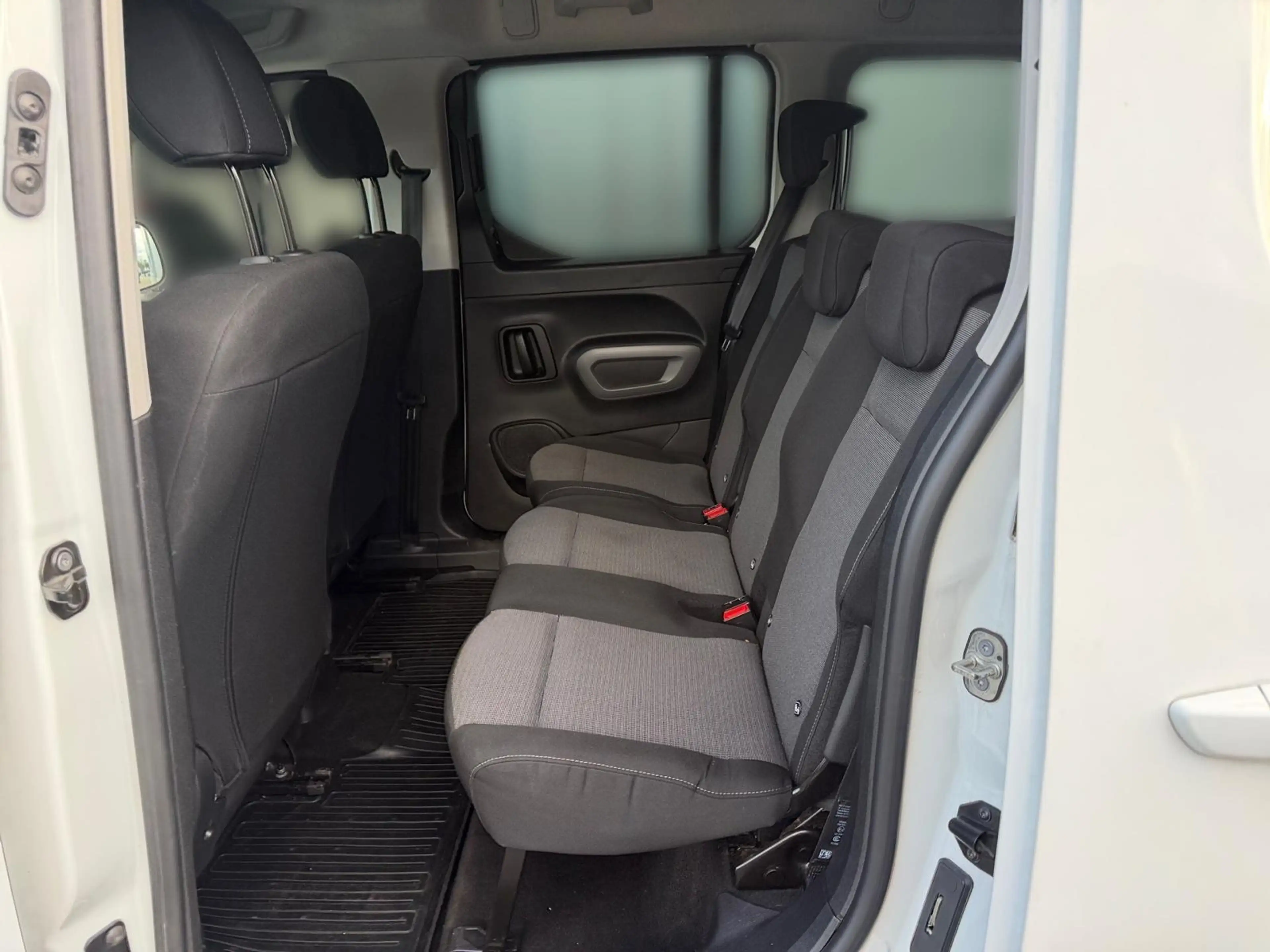 Toyota Proace City Verso 1.2 L2 Team D 7 Sitzer APP Connect PDC AH... — photo 12