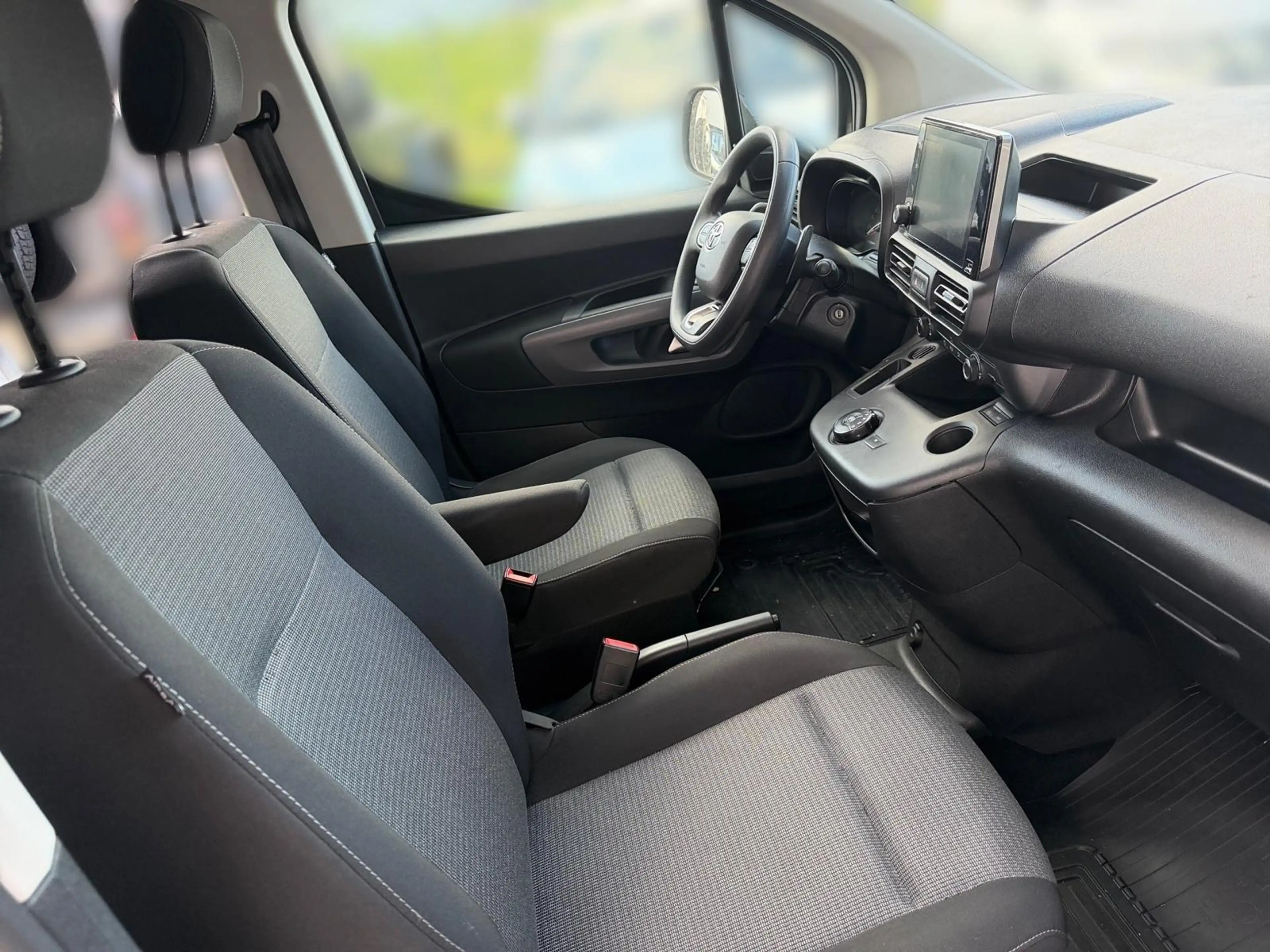 Toyota Proace City Verso 1.2 L2 Team D 7 Sitzer APP Connect PDC AH... — photo 11