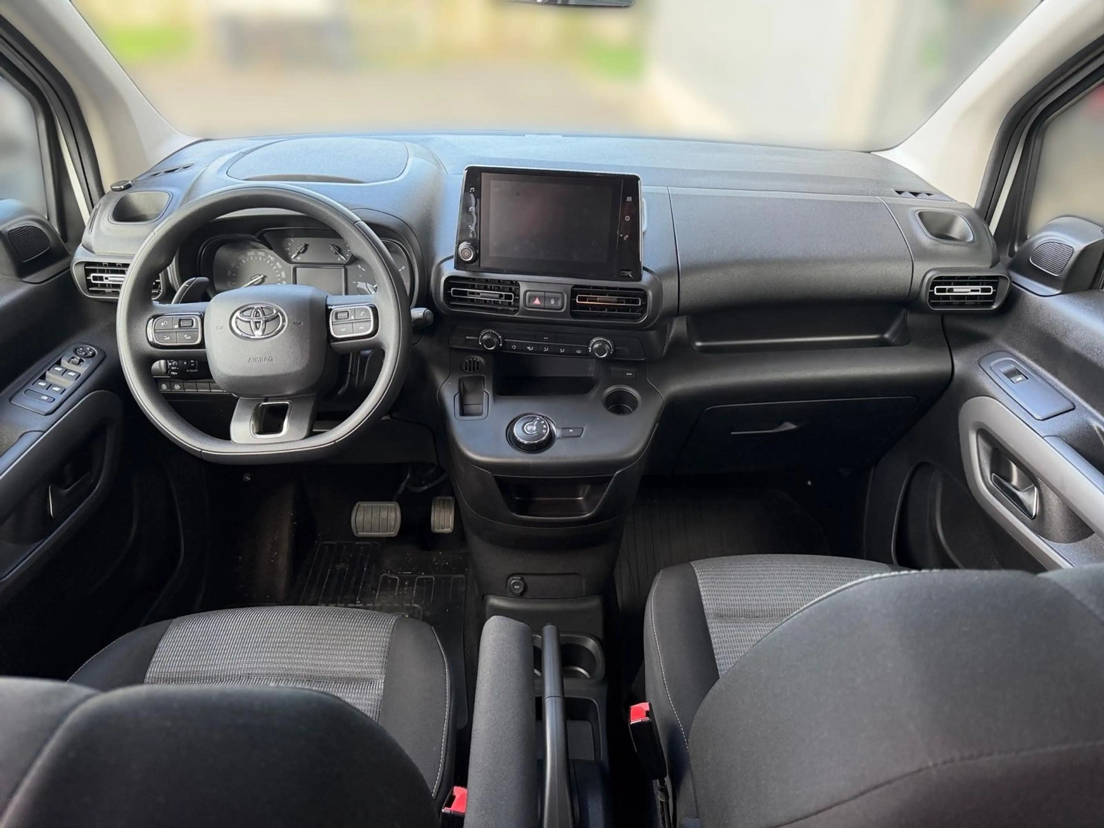 Toyota Proace City Verso 1.2 L2 Team D 7 Sitzer APP Connect PDC AH... — photo 9