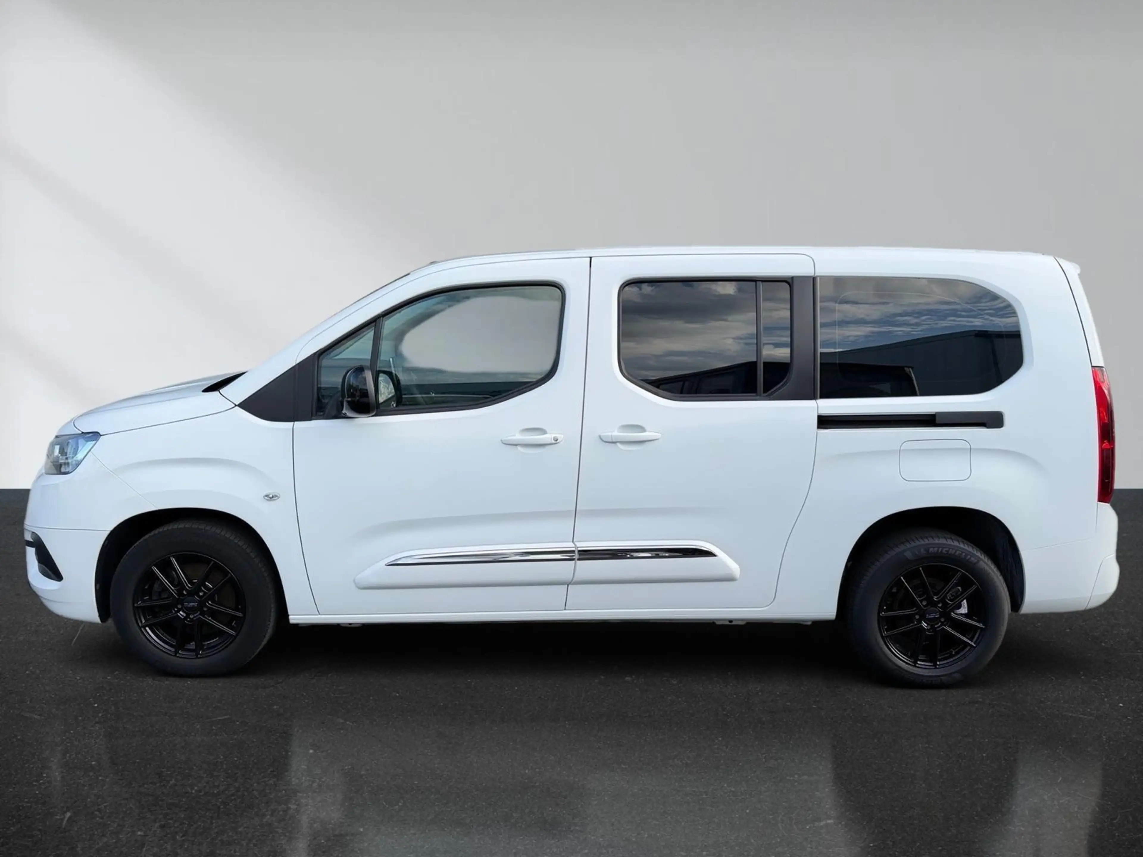 Toyota Proace City Verso 1.2 L2 Team D 7 Sitzer APP Connect PDC AH... — photo 3