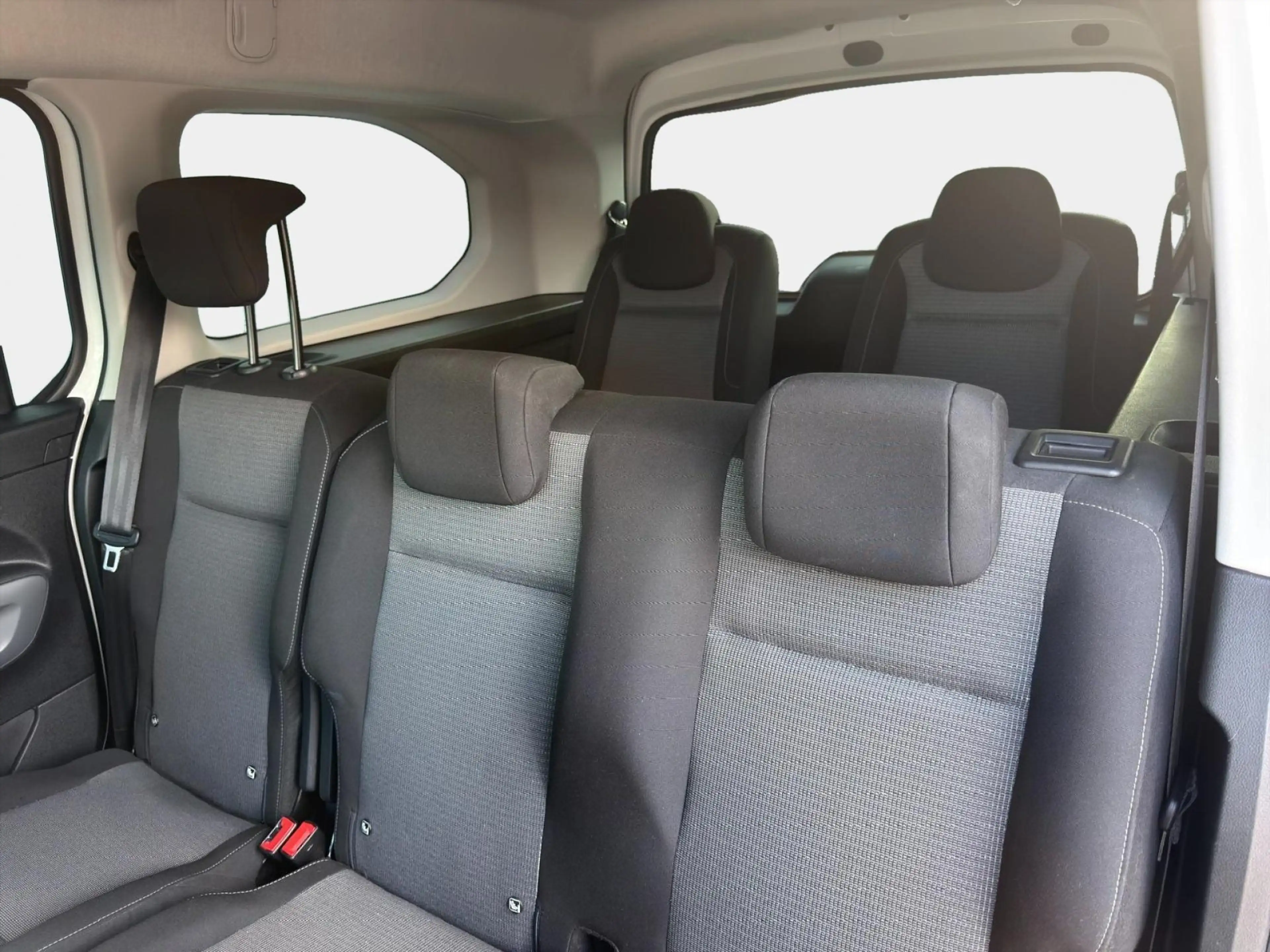 Toyota Proace City Verso 1.2 L2 Team D 7 Sitzer APP Connect PDC AH... — photo 15