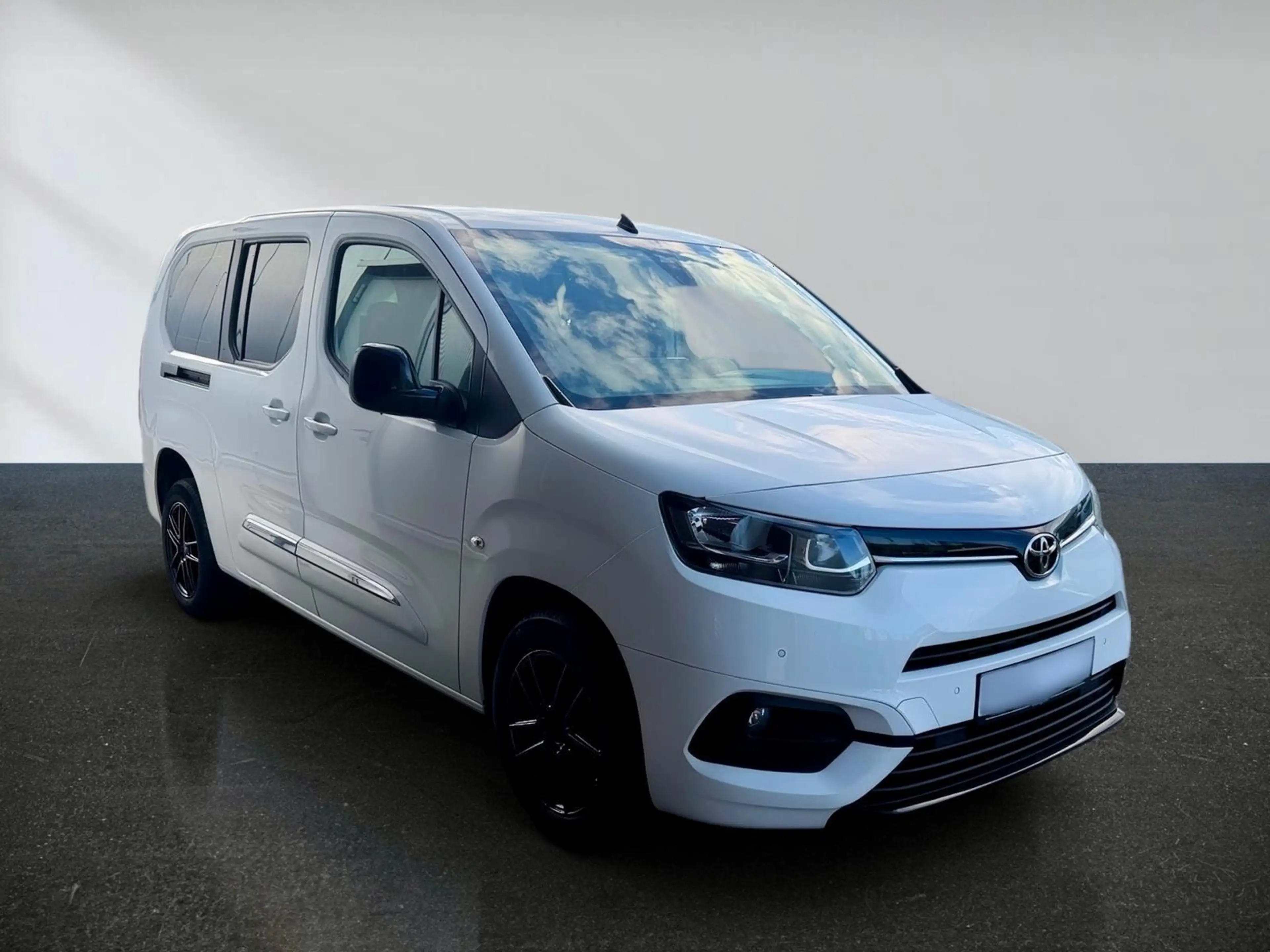 Toyota Proace City Verso 1.2 L2 Team D 7 Sitzer APP Connect PDC AH... — photo 6