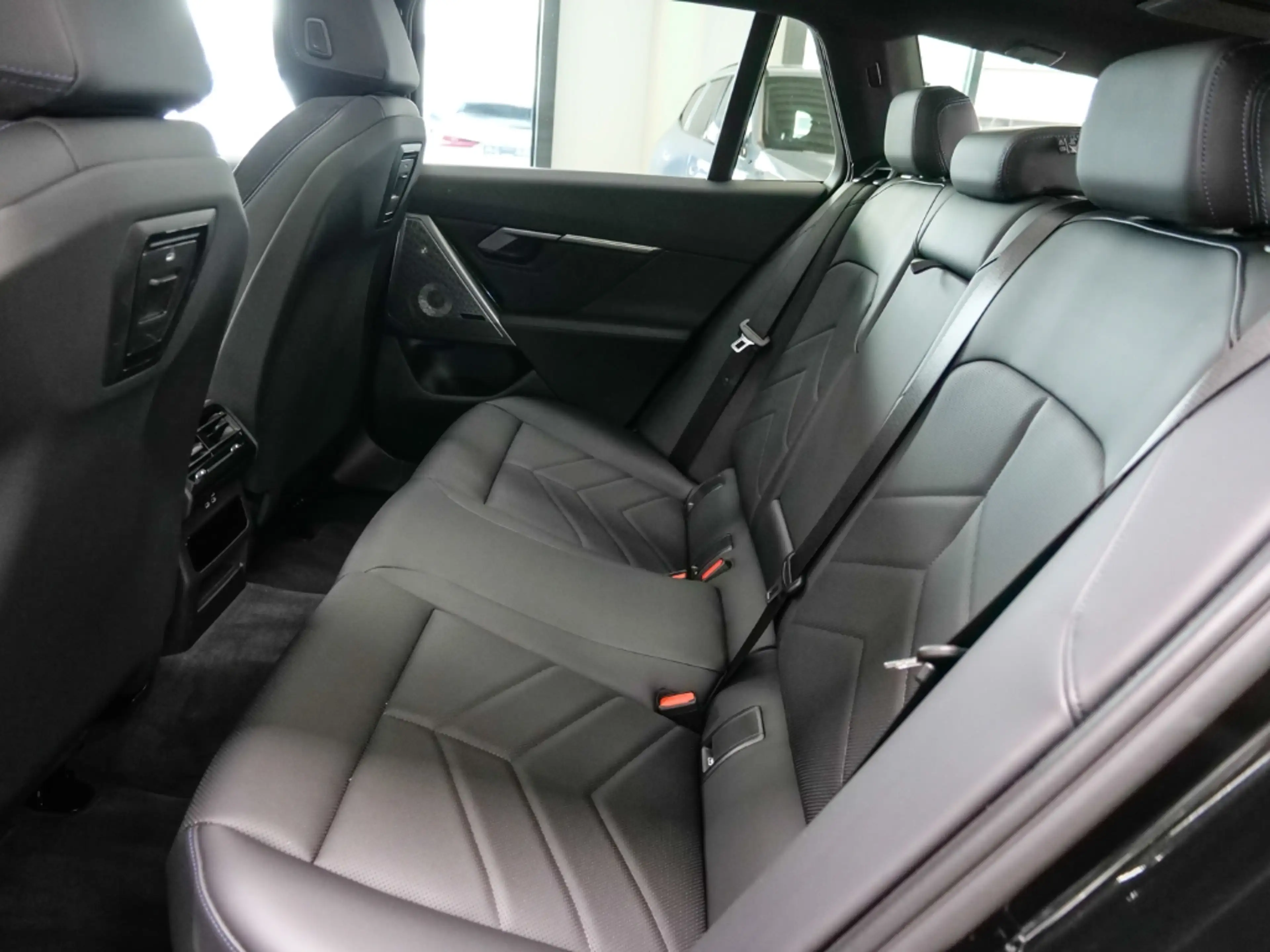 BMW 550 e xDrive Touring M SPORT 19''AHK PANO B+W SITZLÜFT — photo 11