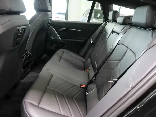 BMW 5 Series view 11
